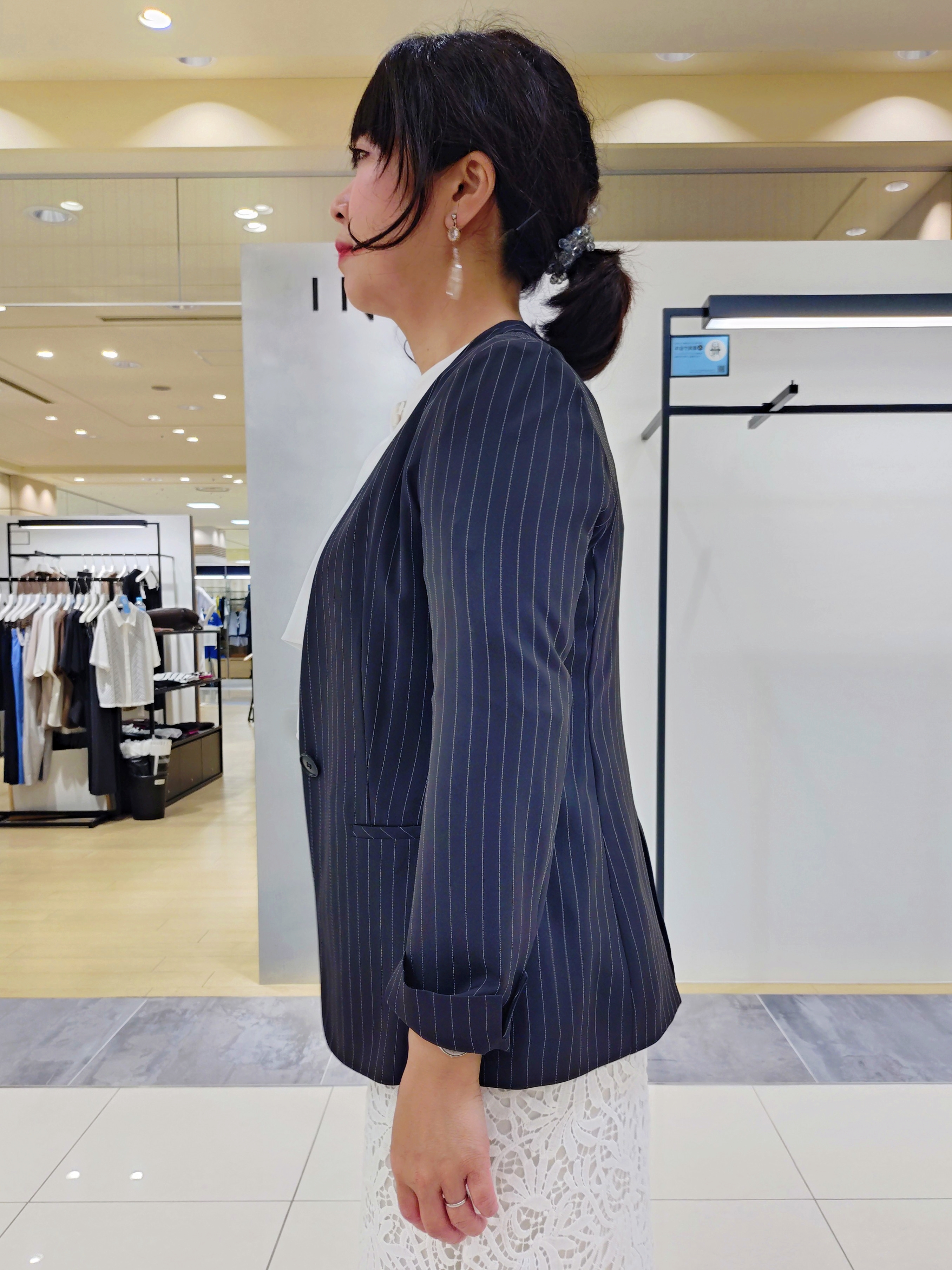 TOMOMIさんの「INDIVI｜【初秋/UVケア/着る日傘】カラーレスジャケット」を使ったコーディネート