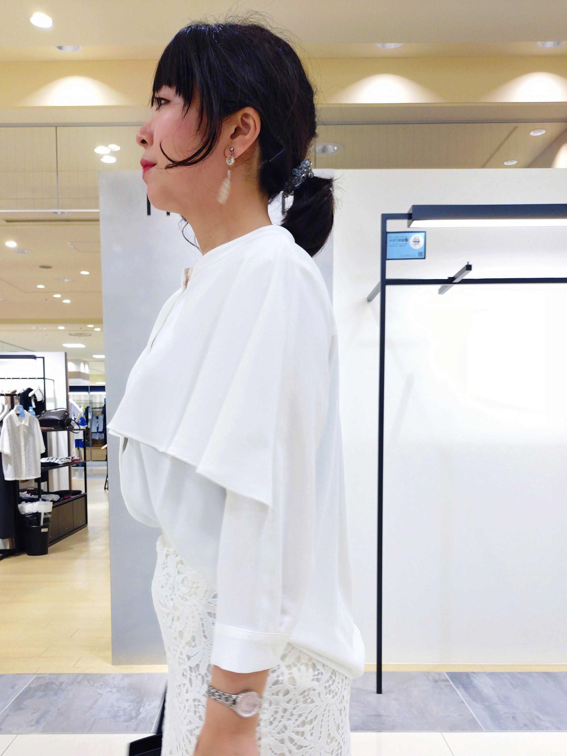 TOMOMIさんの「INDIVI｜【初秋/UVケア/着る日傘】カラーレスジャケット」を使ったコーディネート