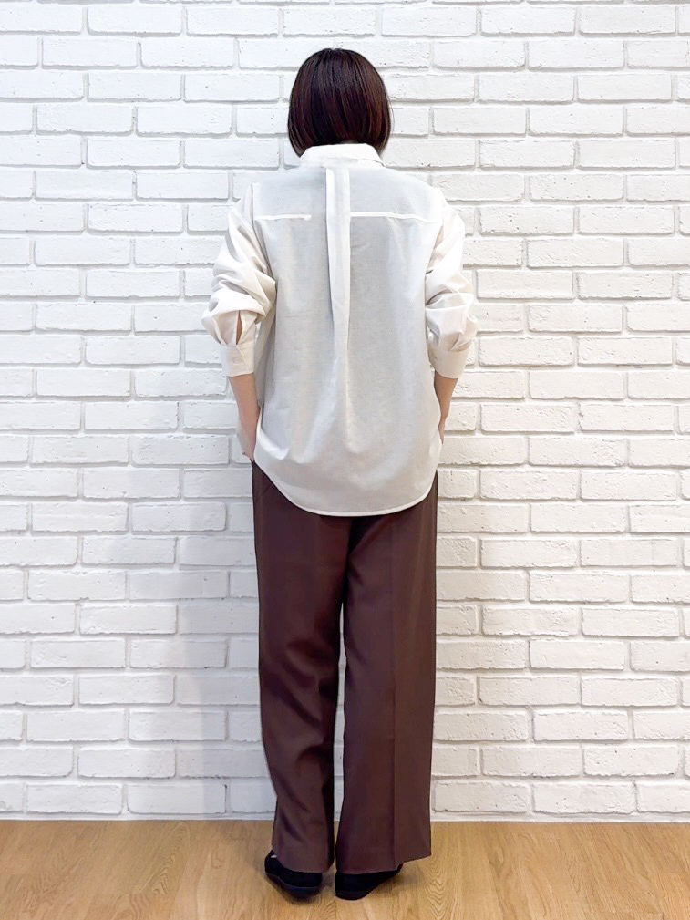 𝐜𝐡𝐢𝐤𝐚さんの「SHOO･LA･RUE｜【通気性〇/S-LL/洗濯機可】羽織にも使いやすい きちんとベーシックシャツ」を使ったコーディネート