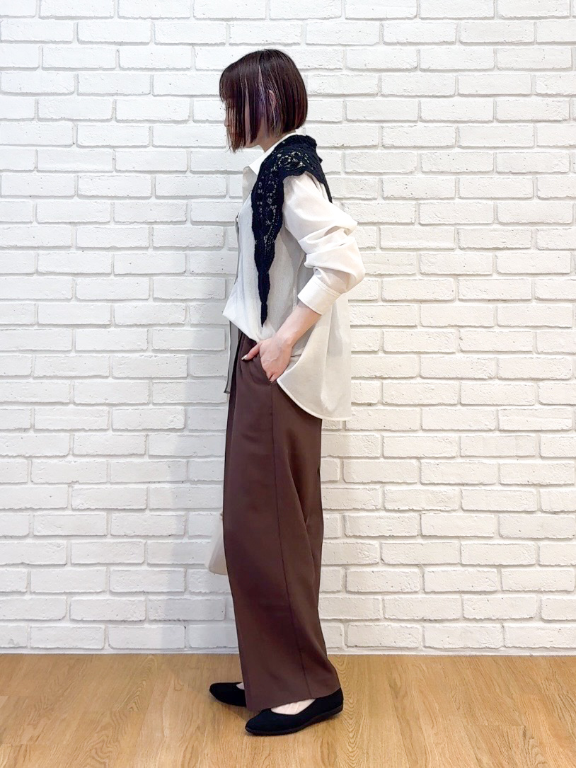 𝐜𝐡𝐢𝐤𝐚さんの「SHOO･LA･RUE｜【通気性〇/S-LL/洗濯機可】羽織にも使いやすい きちんとベーシックシャツ」を使ったコーディネート