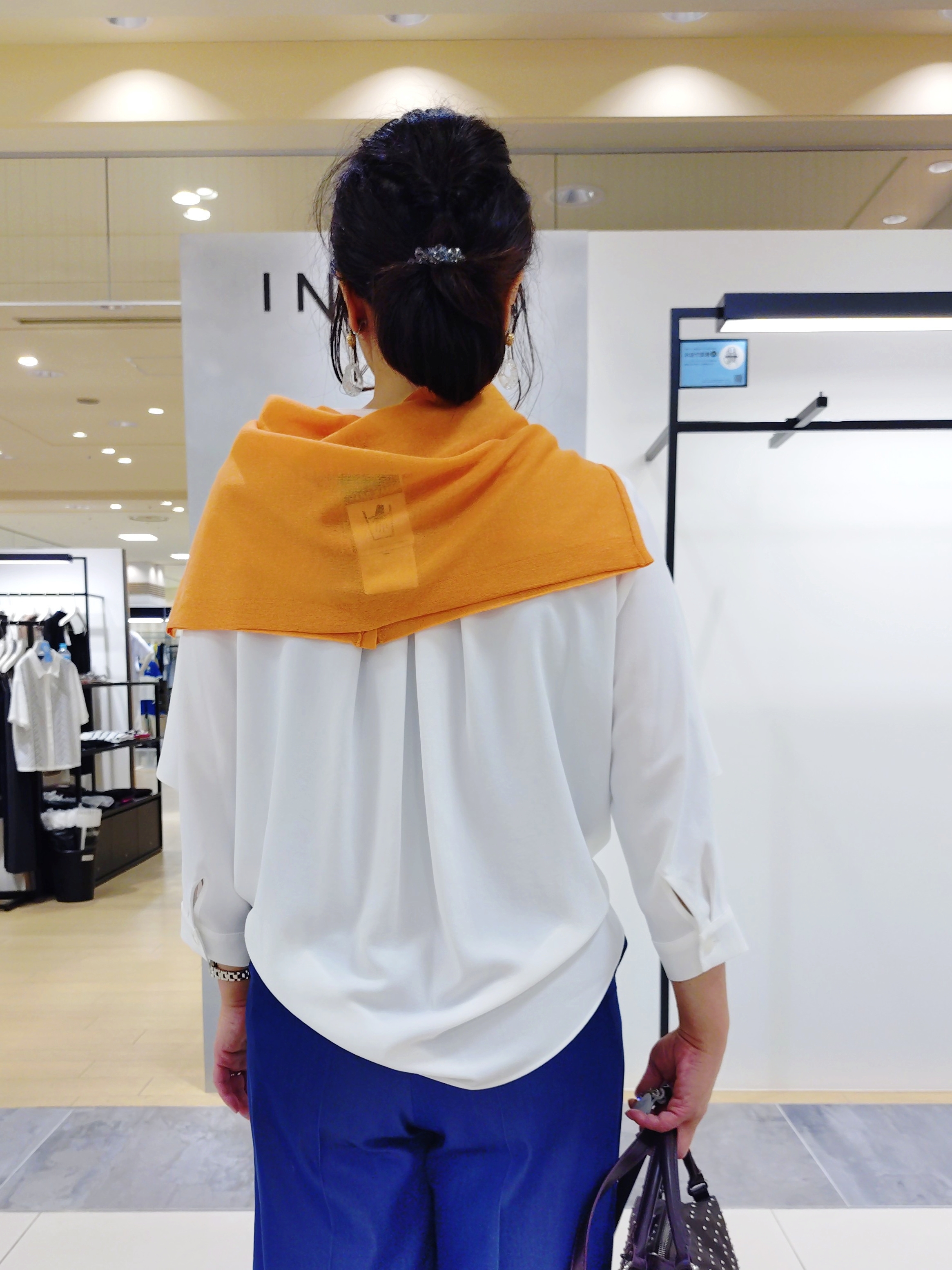 TOMOMIさんの「INDIVI｜【洗える／UVケア／SETUP可能】デニムライクワイドパンツ」を使ったコーディネート