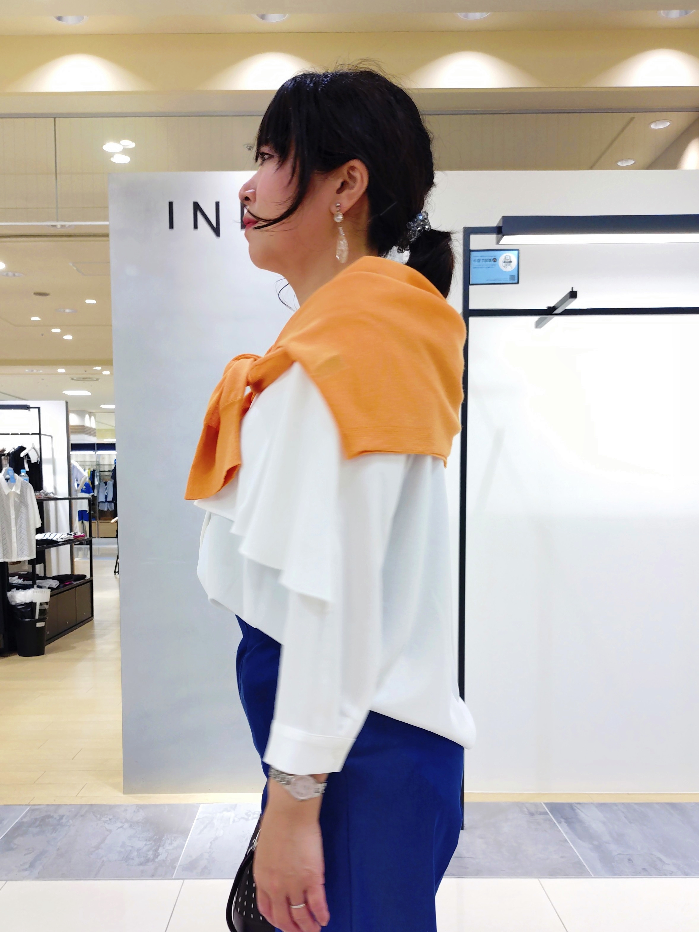 TOMOMIさんの「INDIVI｜【洗える／UVケア／SETUP可能】デニムライクワイドパンツ」を使ったコーディネート