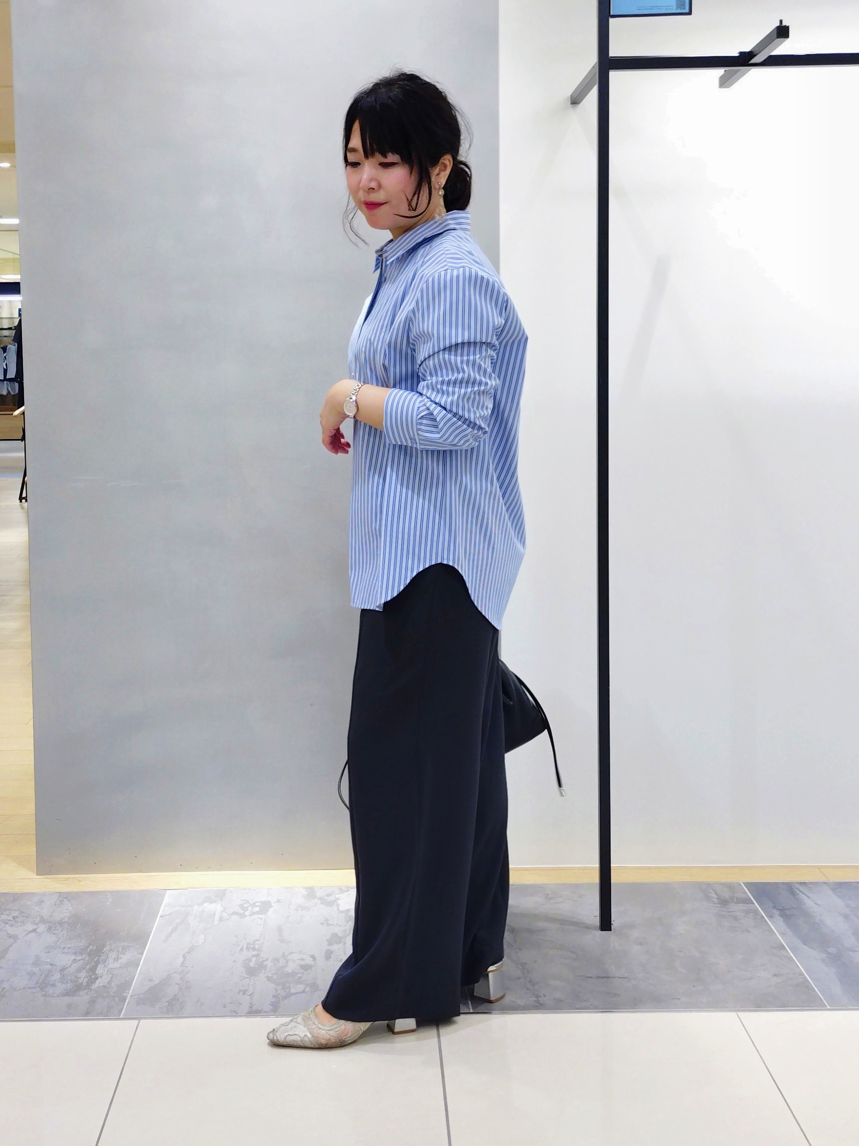 TOMOMIさんの「INDIVI｜【初秋/防シワ/着る日傘】イージーワイドパンツ」を使ったコーディネート