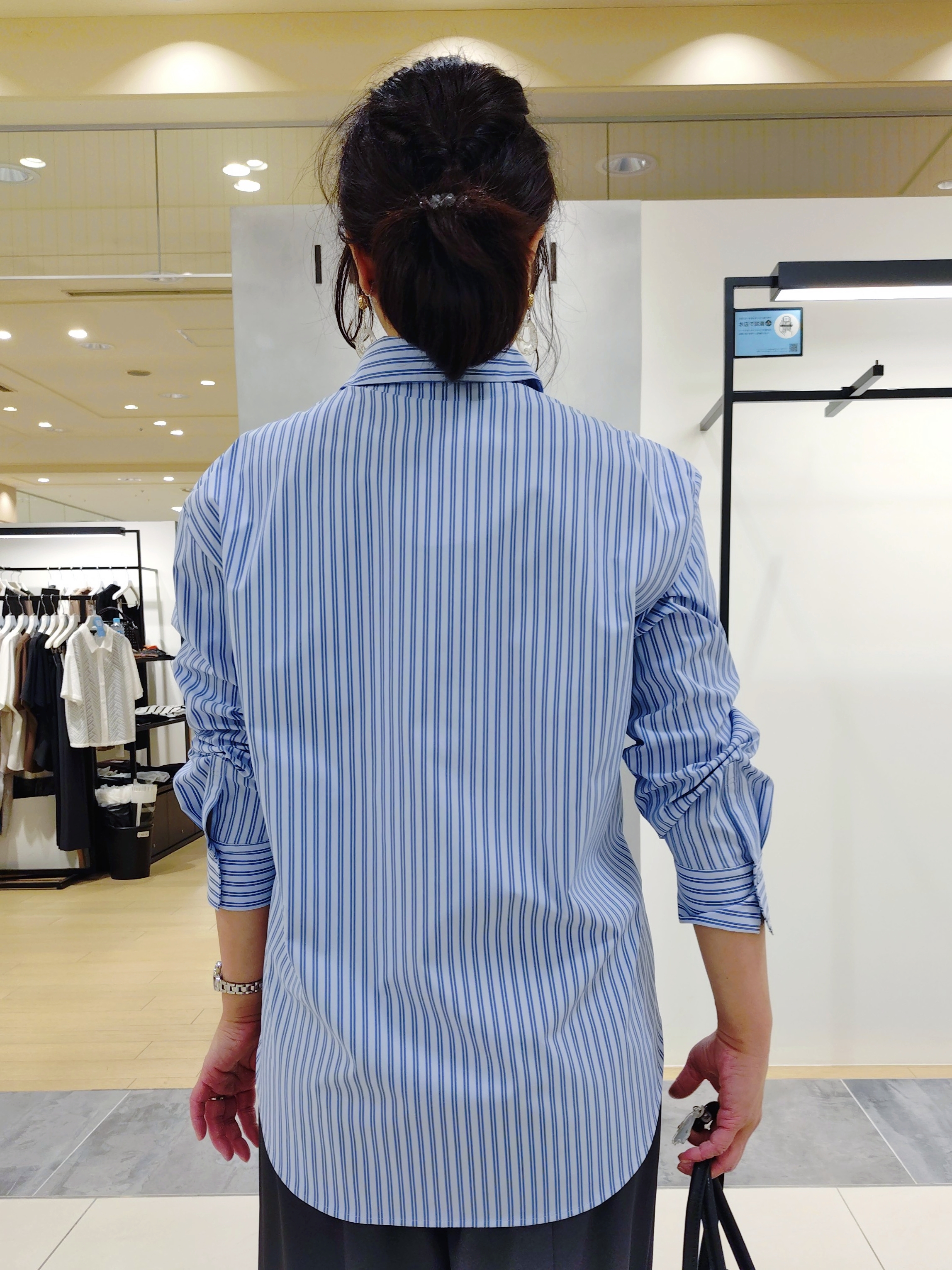 TOMOMIさんの「INDIVI｜【初秋/防シワ/着る日傘】イージーワイドパンツ」を使ったコーディネート