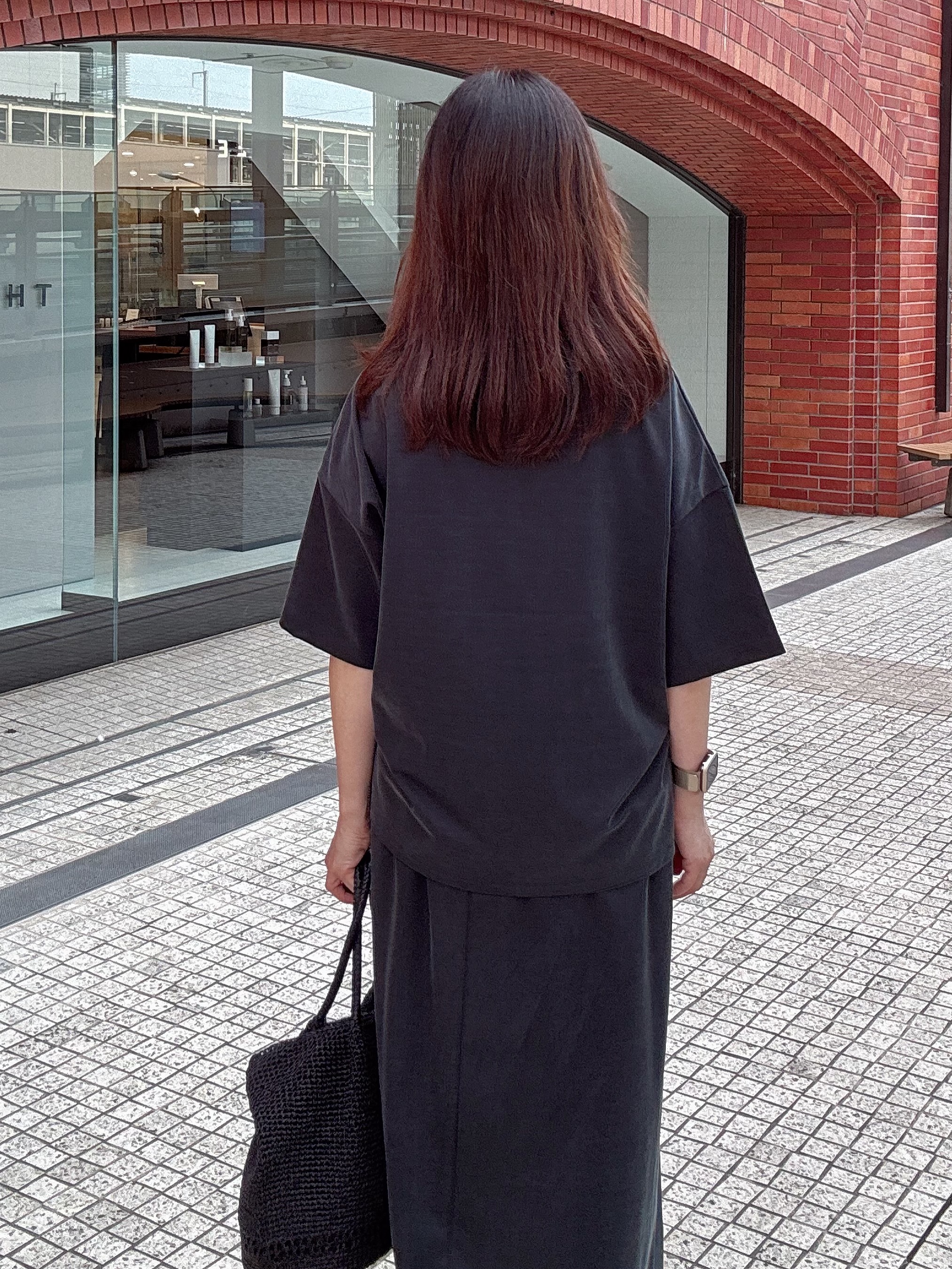 makiさんの「UNTITLED｜【きれいめTシャツ/セットアップ可】ヴィンテージライクプルオーバー」を使ったコーディネート