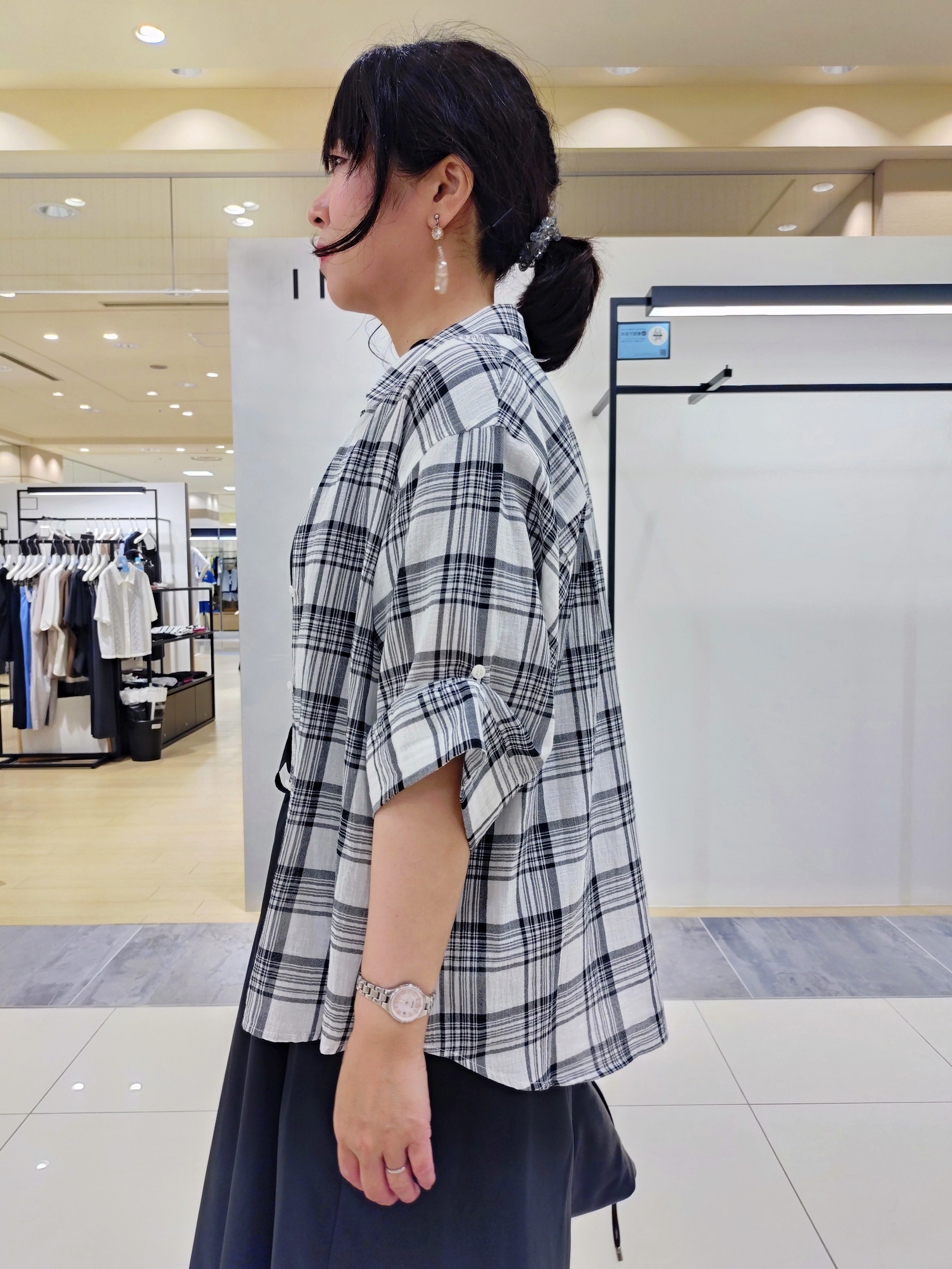 TOMOMIさんの「INDIVI｜【撥水／UVカット】ベルト付きワンピース」を使ったコーディネート