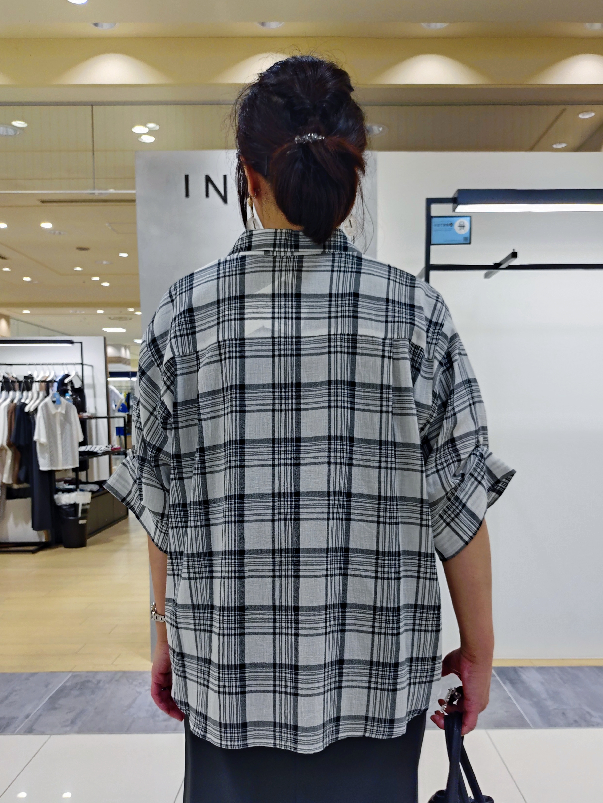 TOMOMIさんの「INDIVI｜【撥水／UVカット】ベルト付きワンピース」を使ったコーディネート