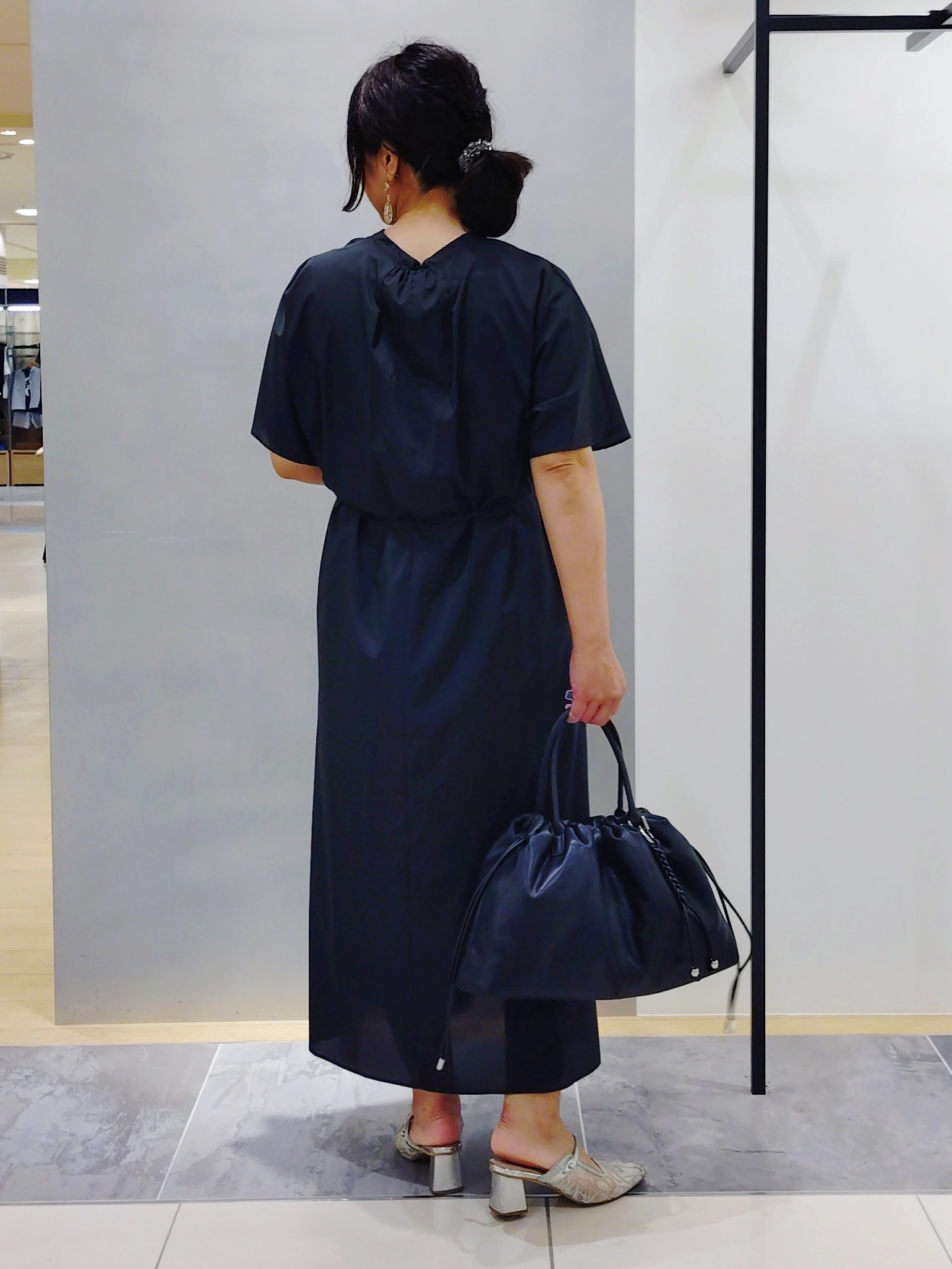 TOMOMIさんの「INDIVI｜【撥水／UVカット】ベルト付きワンピース」を使ったコーディネート