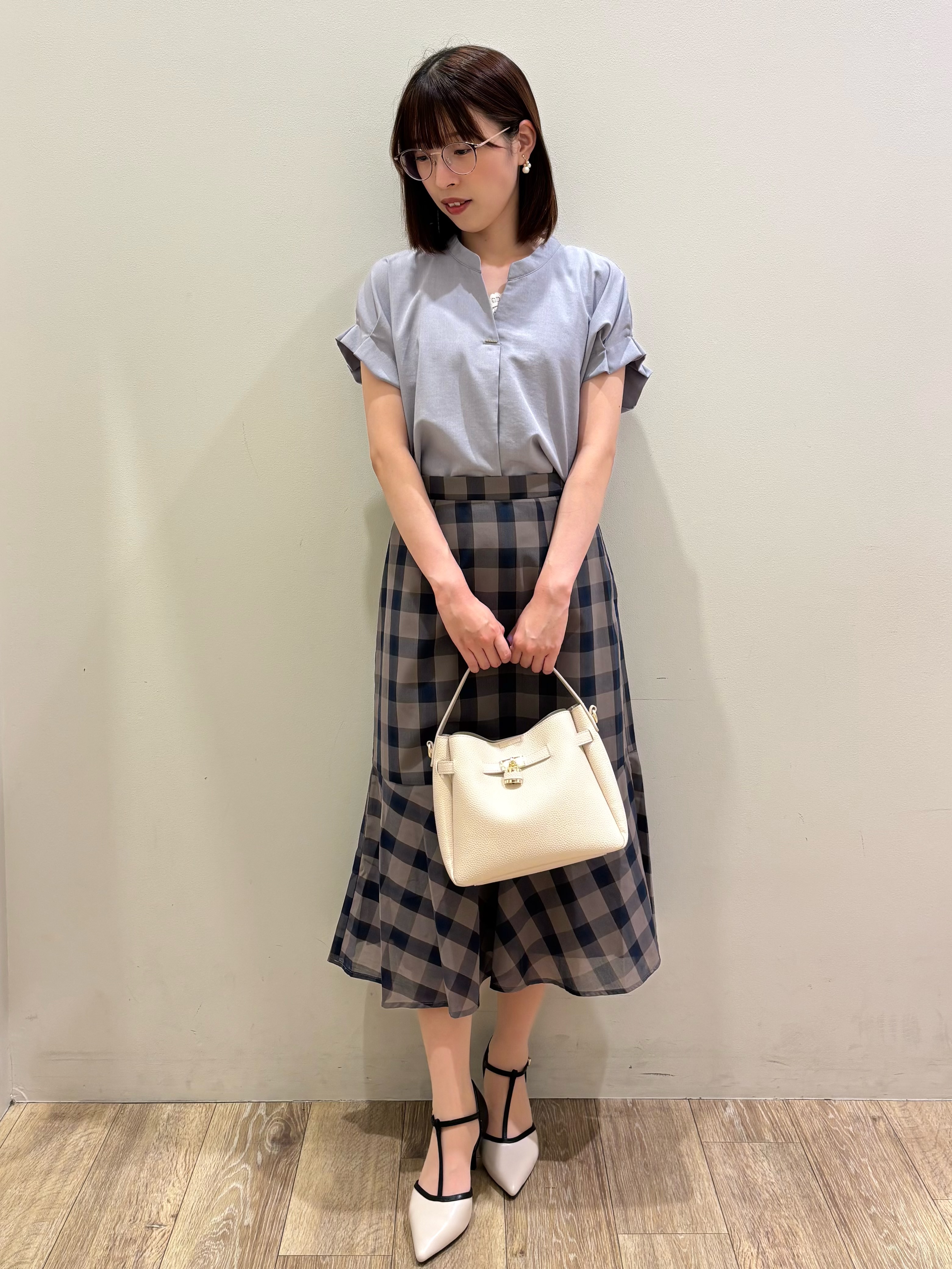 honamiさんの「index｜【接触冷感／吸水速乾】タックスキッパーブラウス《防シワ／イージーアイロン／洗濯機OK／9col》」を使ったコーディネート