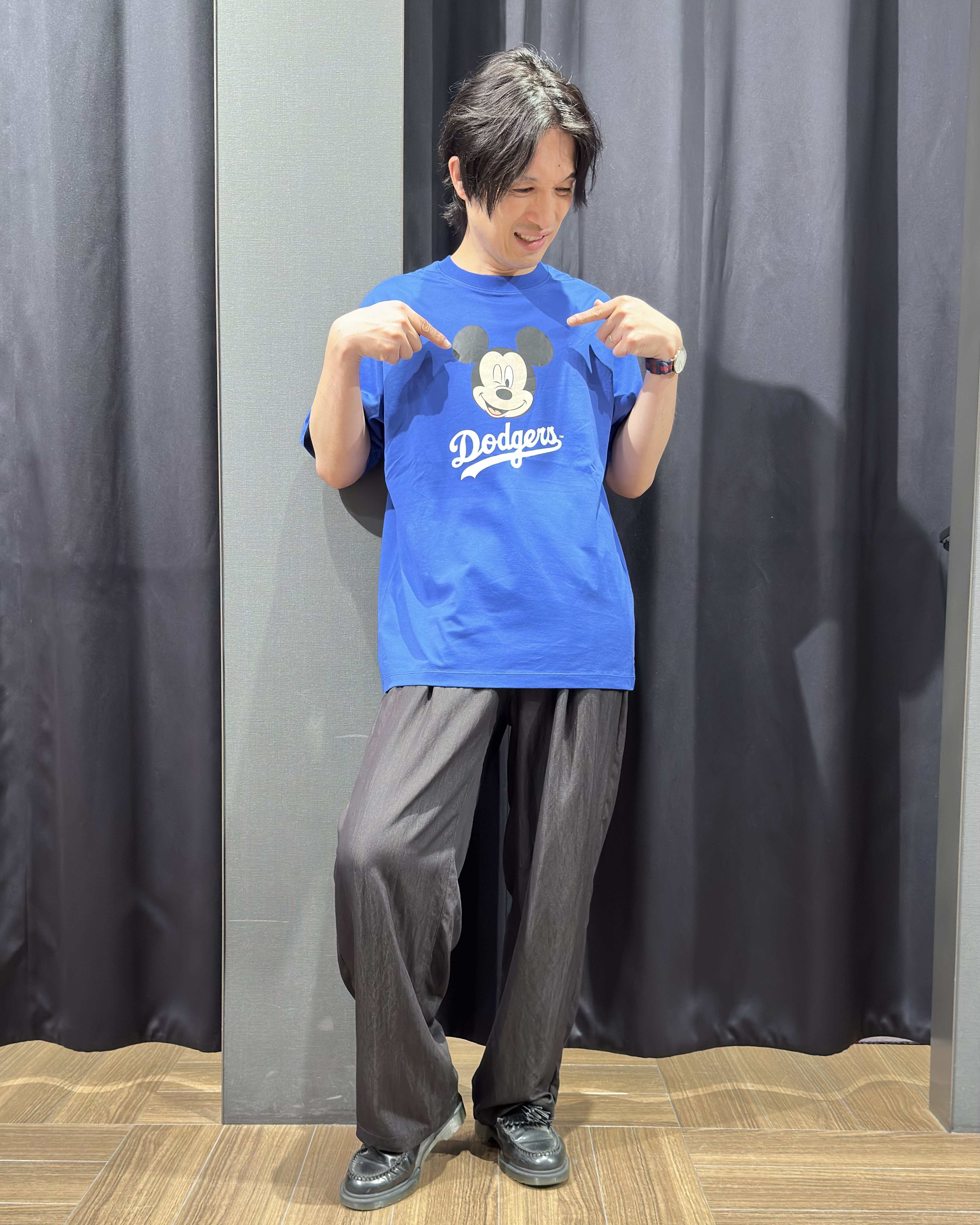 tomoyaさんの「THE SHOP TK｜【Disney】【MLB】スペシャルデザイン半袖Tシャツ」を使ったコーディネート