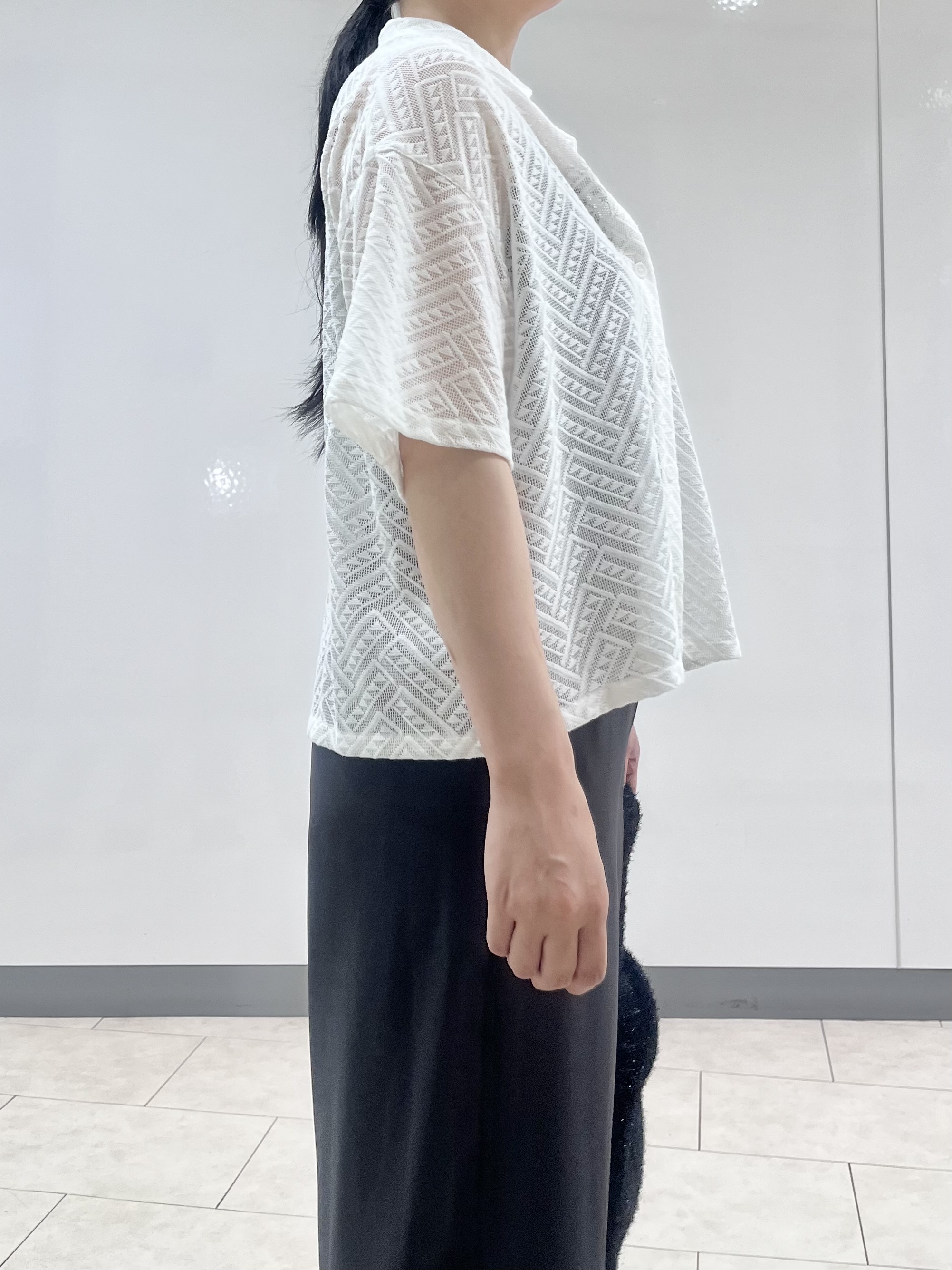 hasuさんの「INDIVI｜【洗える/日本製】幾何学柄レースシャツ」を使ったコーディネート
