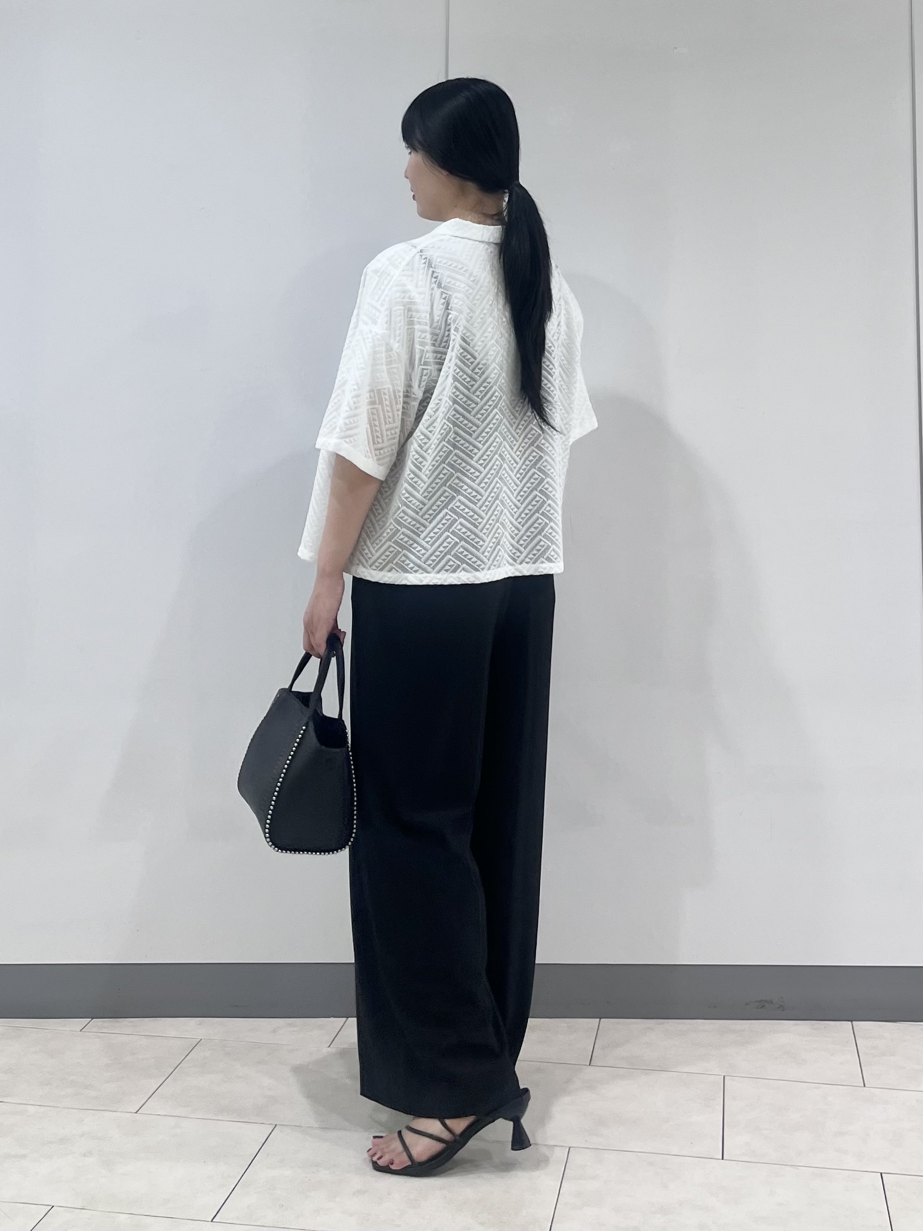 hasuさんの「INDIVI｜【洗える/日本製】幾何学柄レースシャツ」を使ったコーディネート