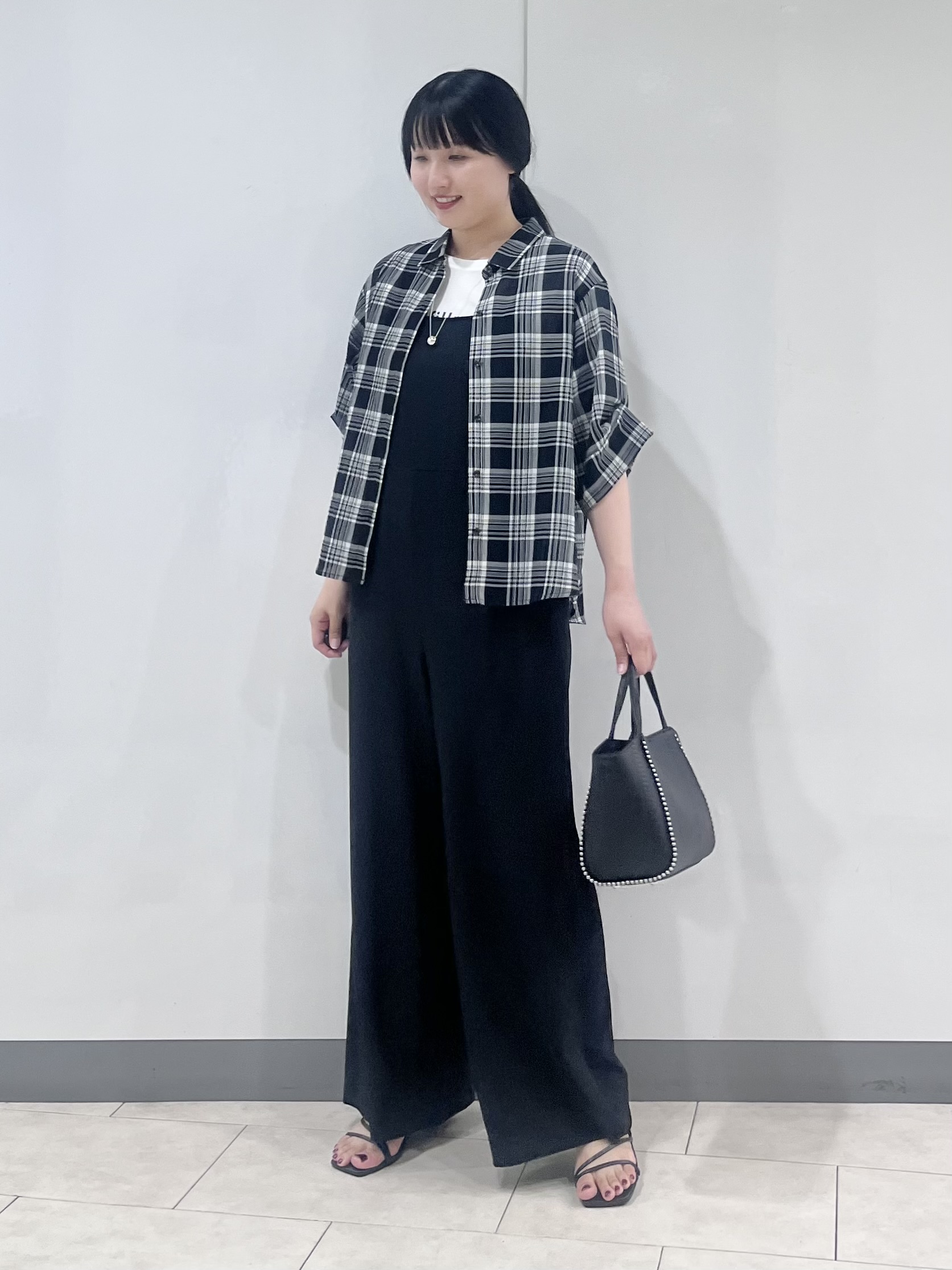 hasuさんの「INDIVI｜【コットン100％／透け感／2WAY】袖アレンジ チェックシャツ」を使ったコーディネート