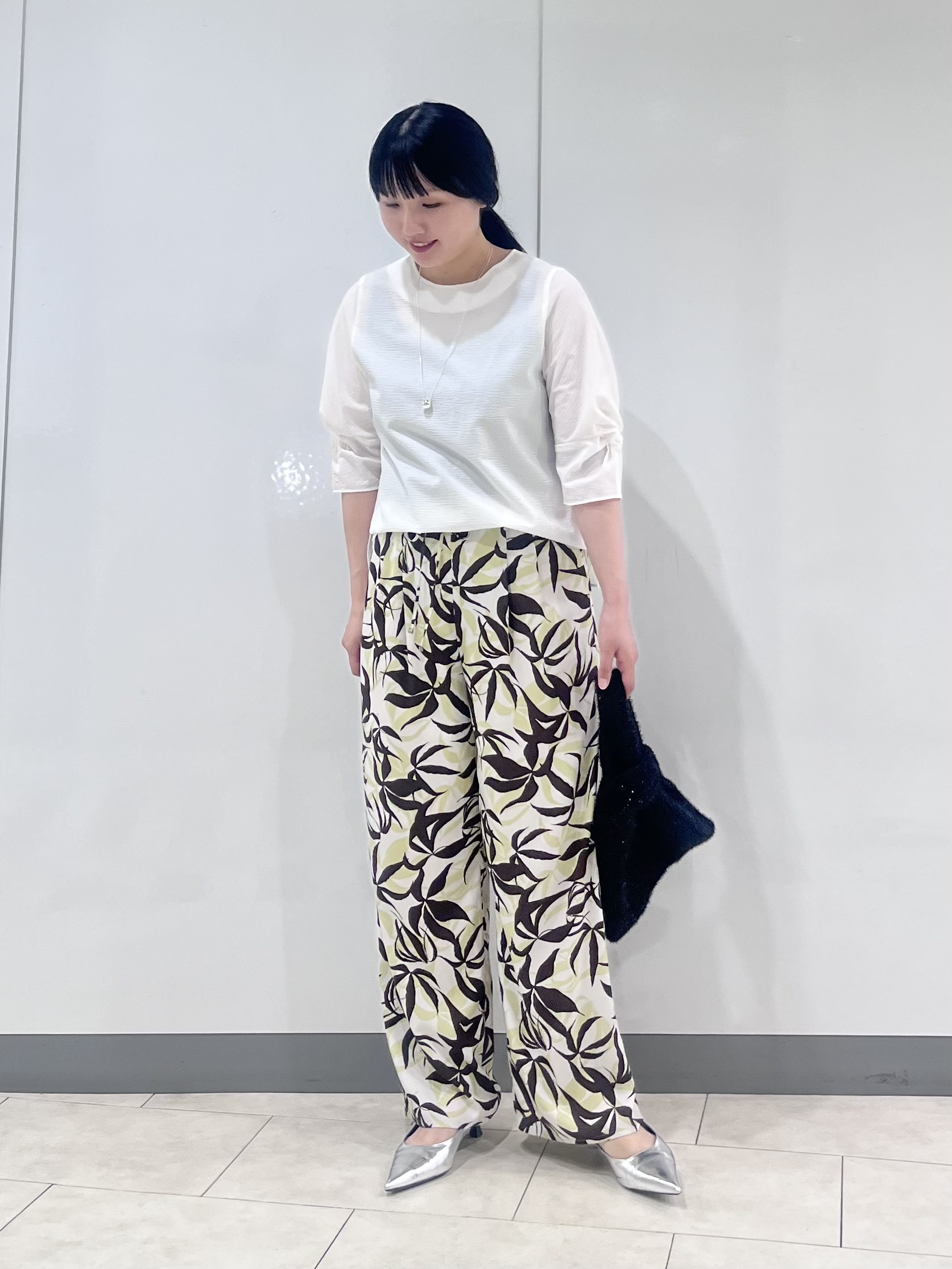 hasuさんの「INDIVI｜【洗える／UVケア】ねじり袖サッカートップス」を使ったコーディネート