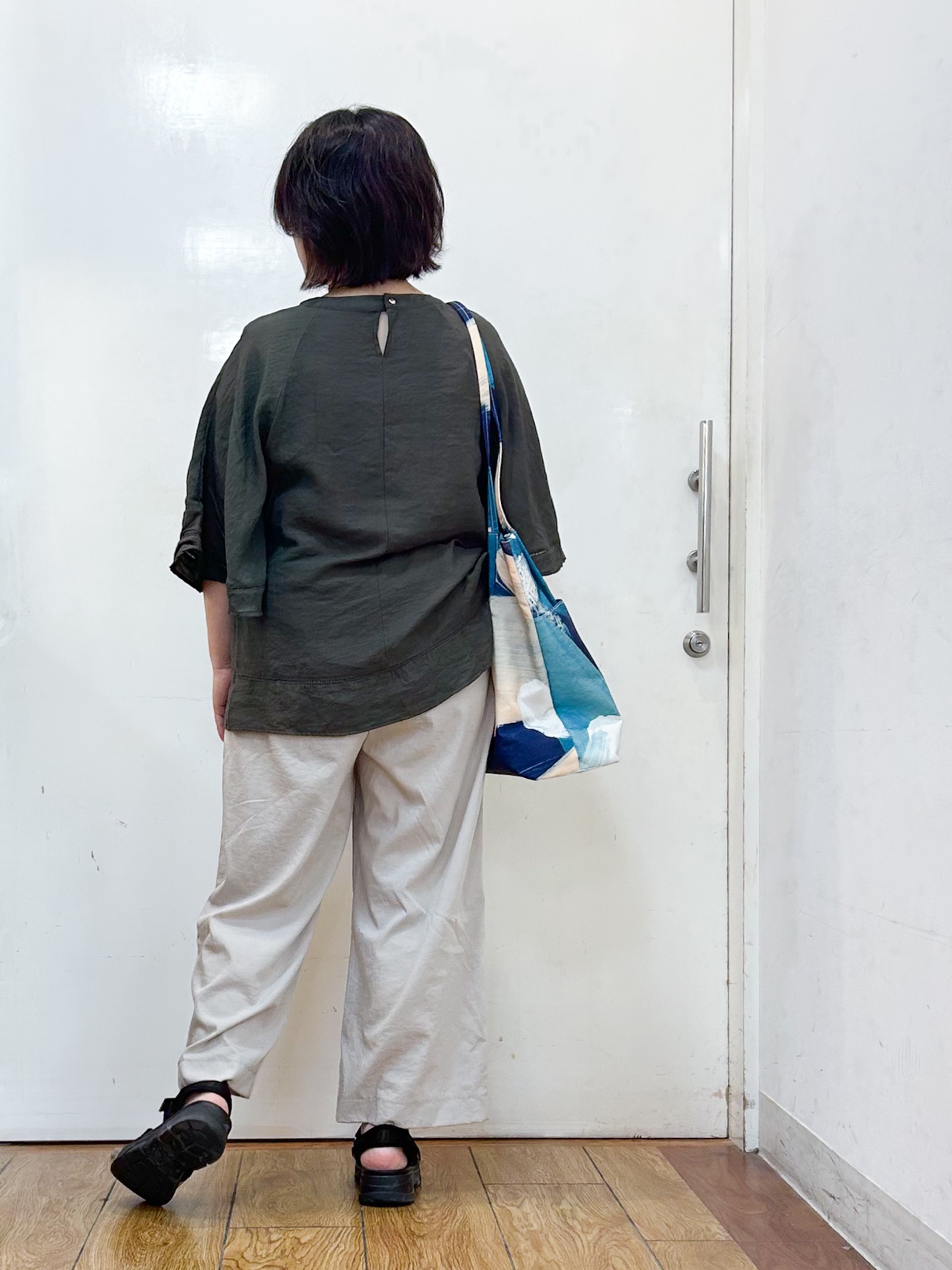 haruさんの「SHOO･LA･RUE｜【S-LL/洗濯機可/体型カバー】はしごレースがポイント スラブポンチョ風ブラウス」を使ったコーディネート