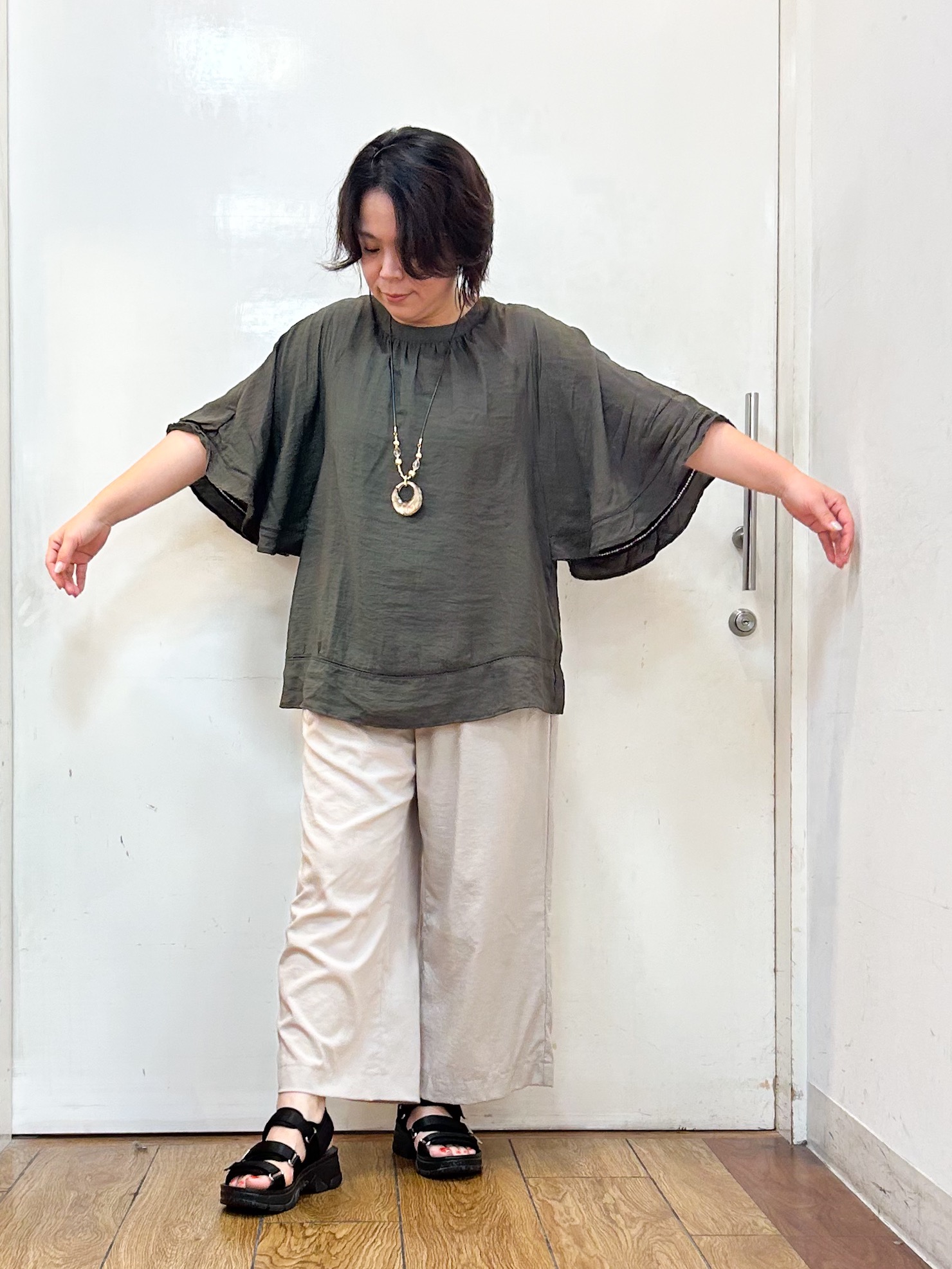 haruさんの「SHOO･LA･RUE｜【S-LL/洗濯機可/体型カバー】はしごレースがポイント スラブポンチョ風ブラウス」を使ったコーディネート