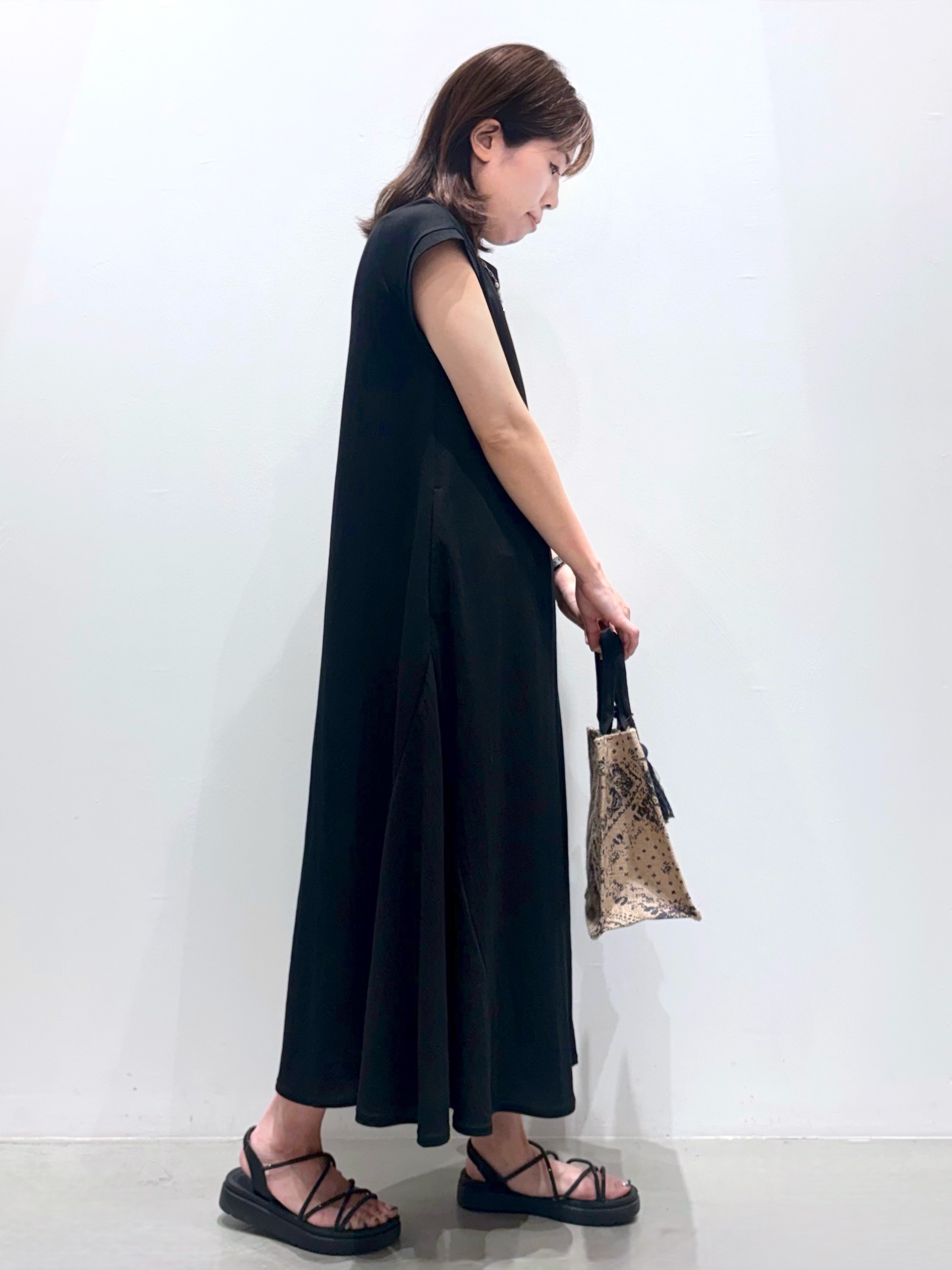ＷＡさんの「grove｜【低身長さんも選べる着丈】モクロディフレンチワンピース」を使ったコーディネート