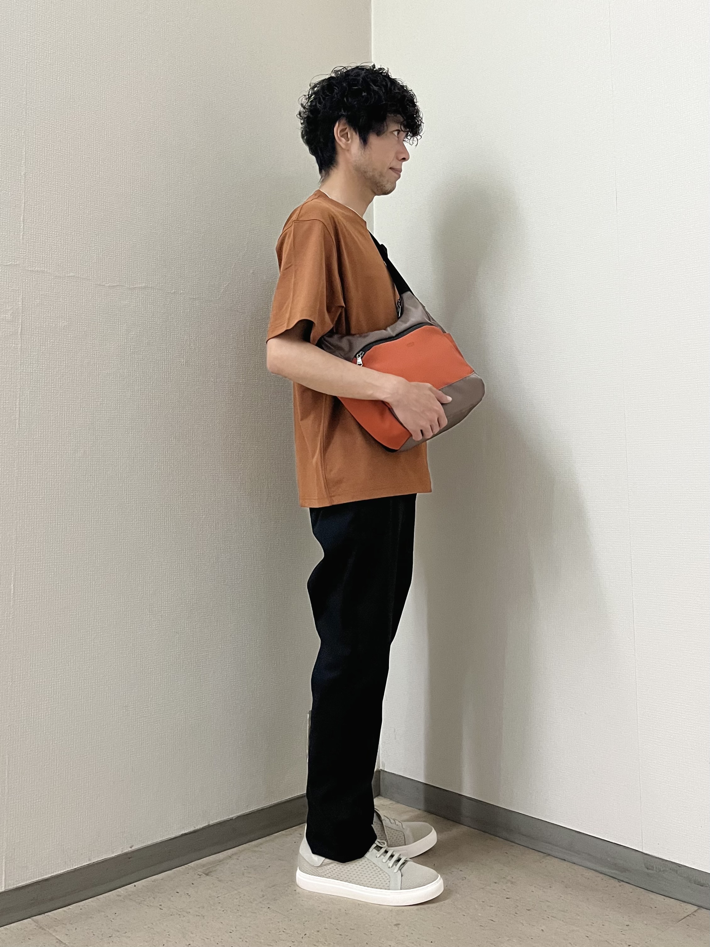 URAさんの「TAKEO KIKUCHI｜【汗染み軽減/接触冷感】フェイクレイヤード ワンポイント刺繍Ｔシャツ」を使ったコーディネート