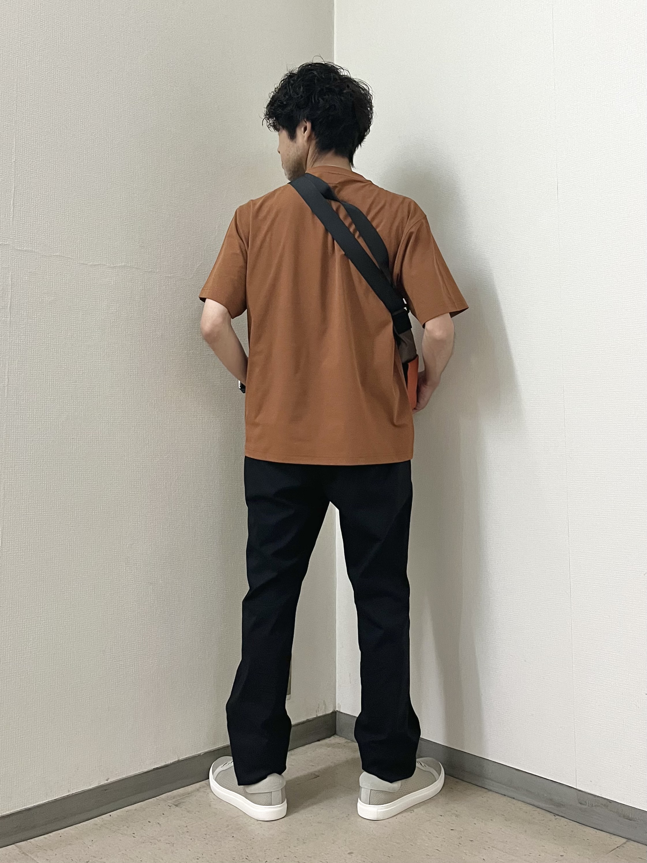 URAさんの「TAKEO KIKUCHI｜【汗染み軽減/接触冷感】フェイクレイヤード ワンポイント刺繍Ｔシャツ」を使ったコーディネート