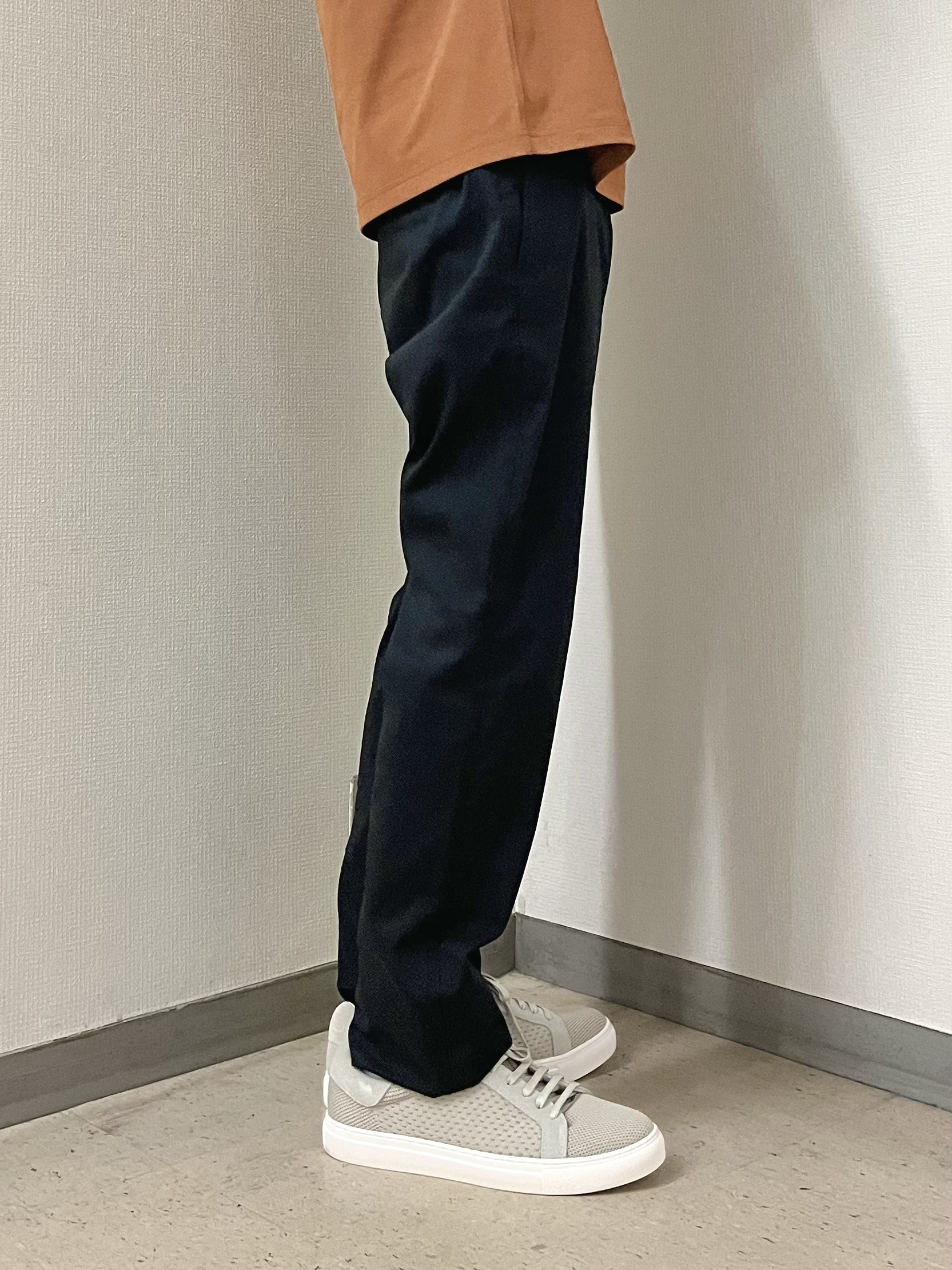 URAさんの「TAKEO KIKUCHI｜【汗染み軽減/接触冷感】フェイクレイヤード ワンポイント刺繍Ｔシャツ」を使ったコーディネート