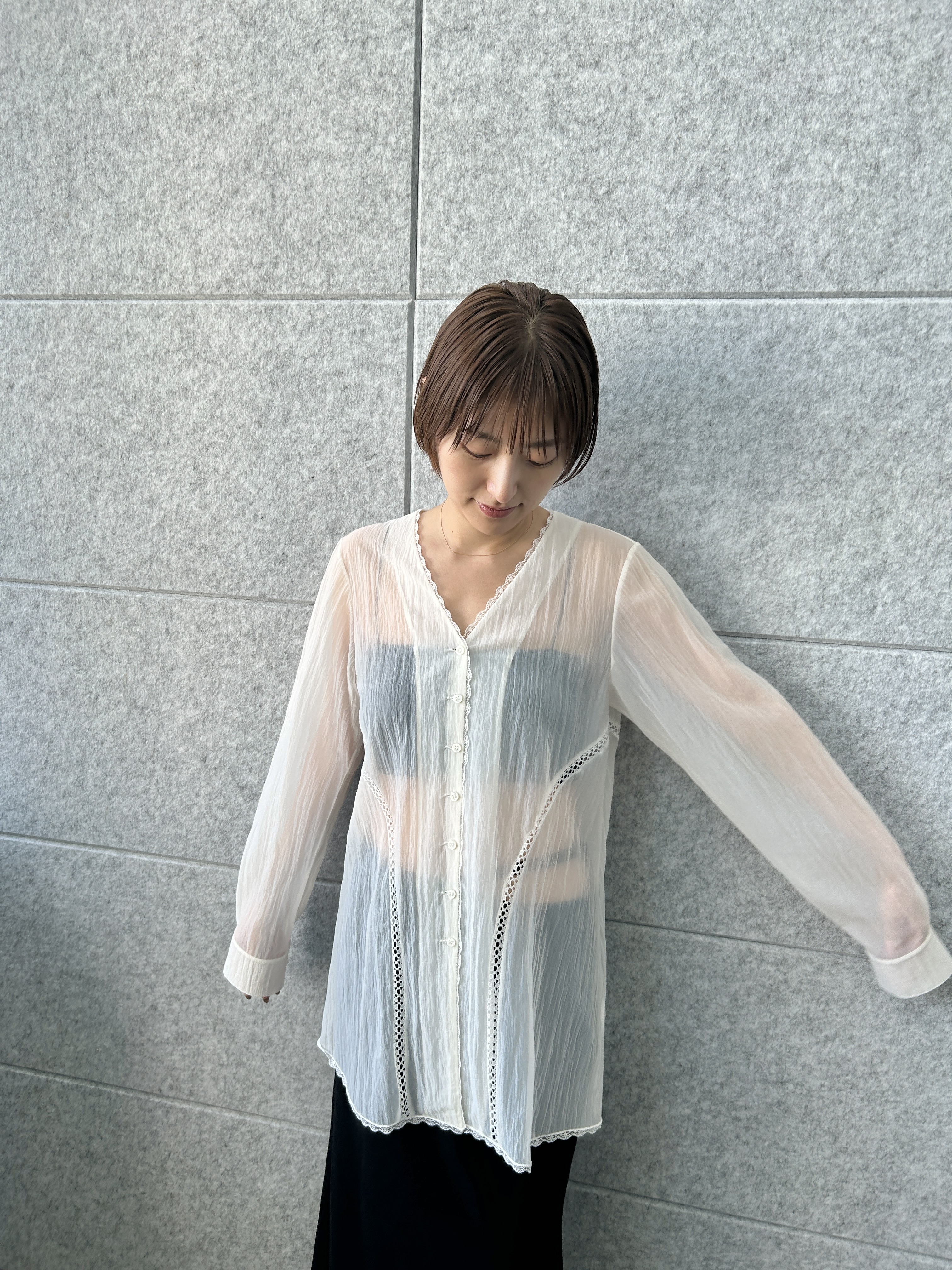 harunaさんの「CODE A｜lace－inset sheer tunic」を使ったコーディネート