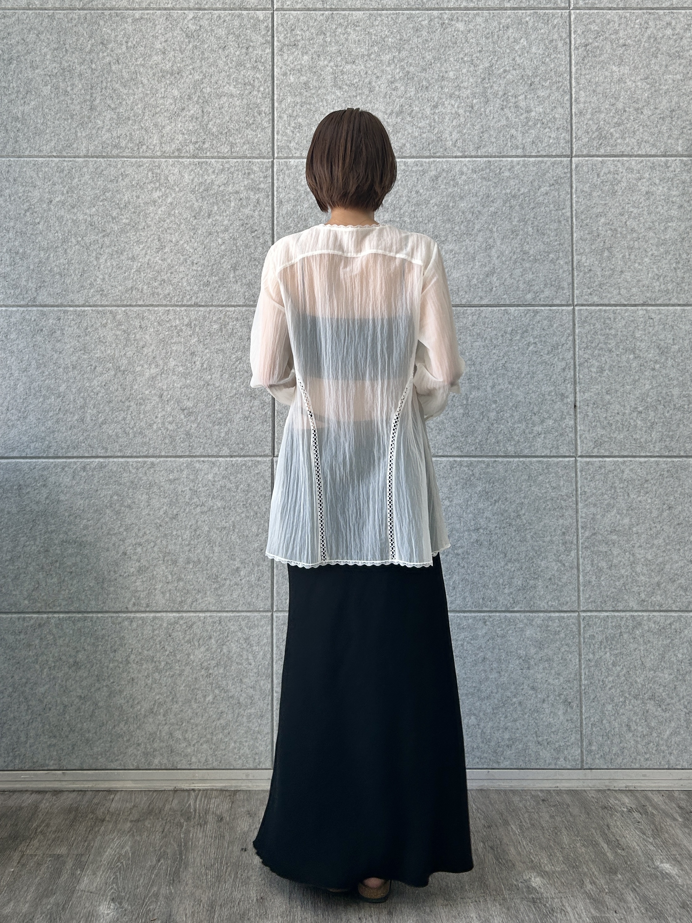 harunaさんの「CODE A｜lace－inset sheer tunic」を使ったコーディネート