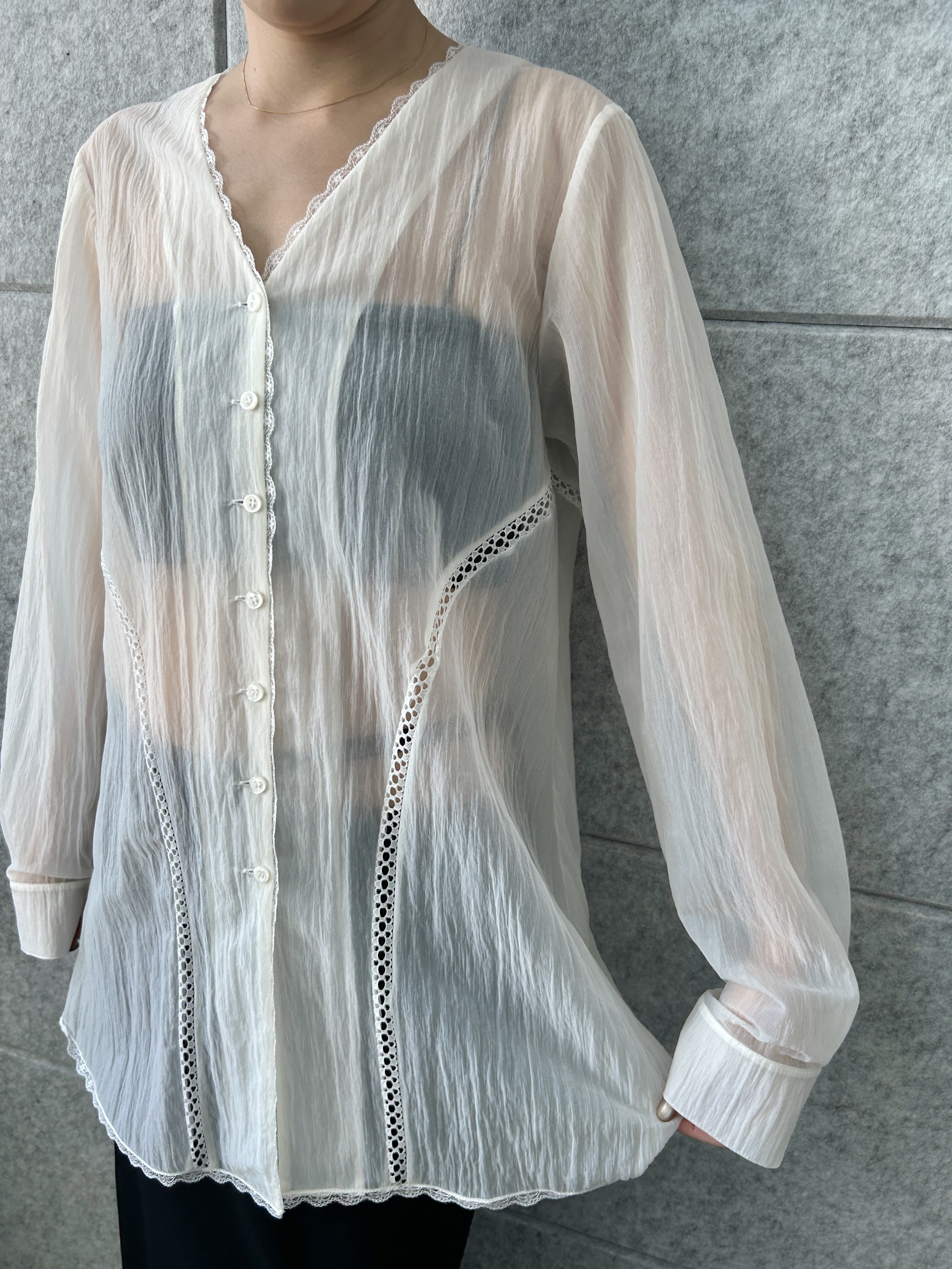 harunaさんの「CODE A｜lace－inset sheer tunic」を使ったコーディネート