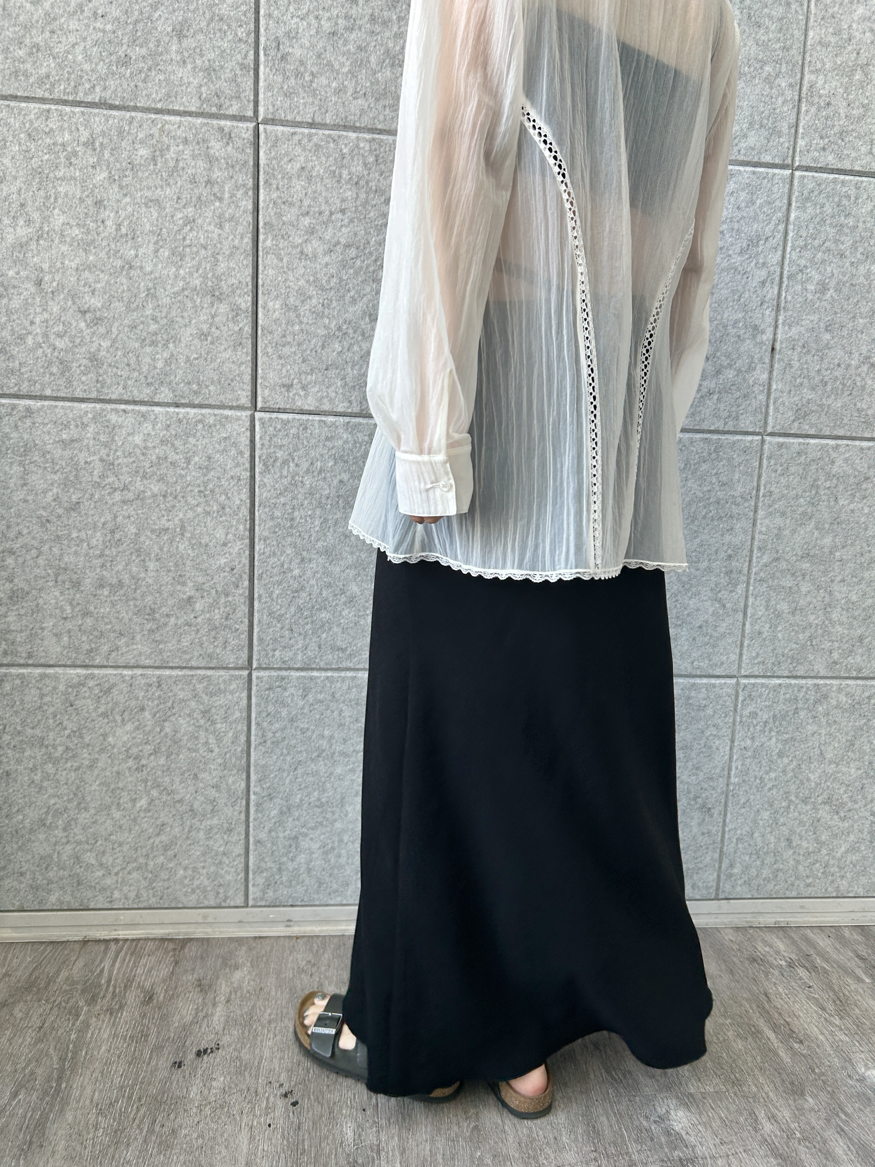 harunaさんの「CODE A｜lace－inset sheer tunic」を使ったコーディネート