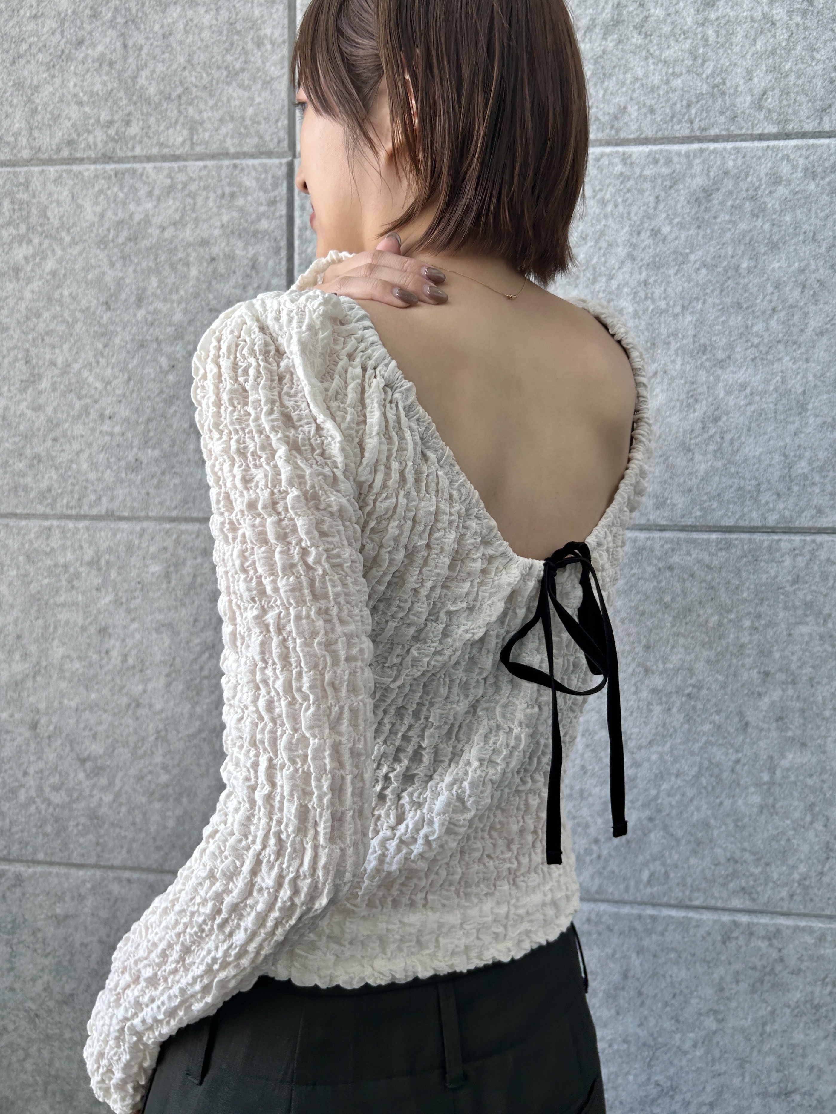harunaさんの「CODE A｜crinkle ribbon 2way top」を使ったコーディネート