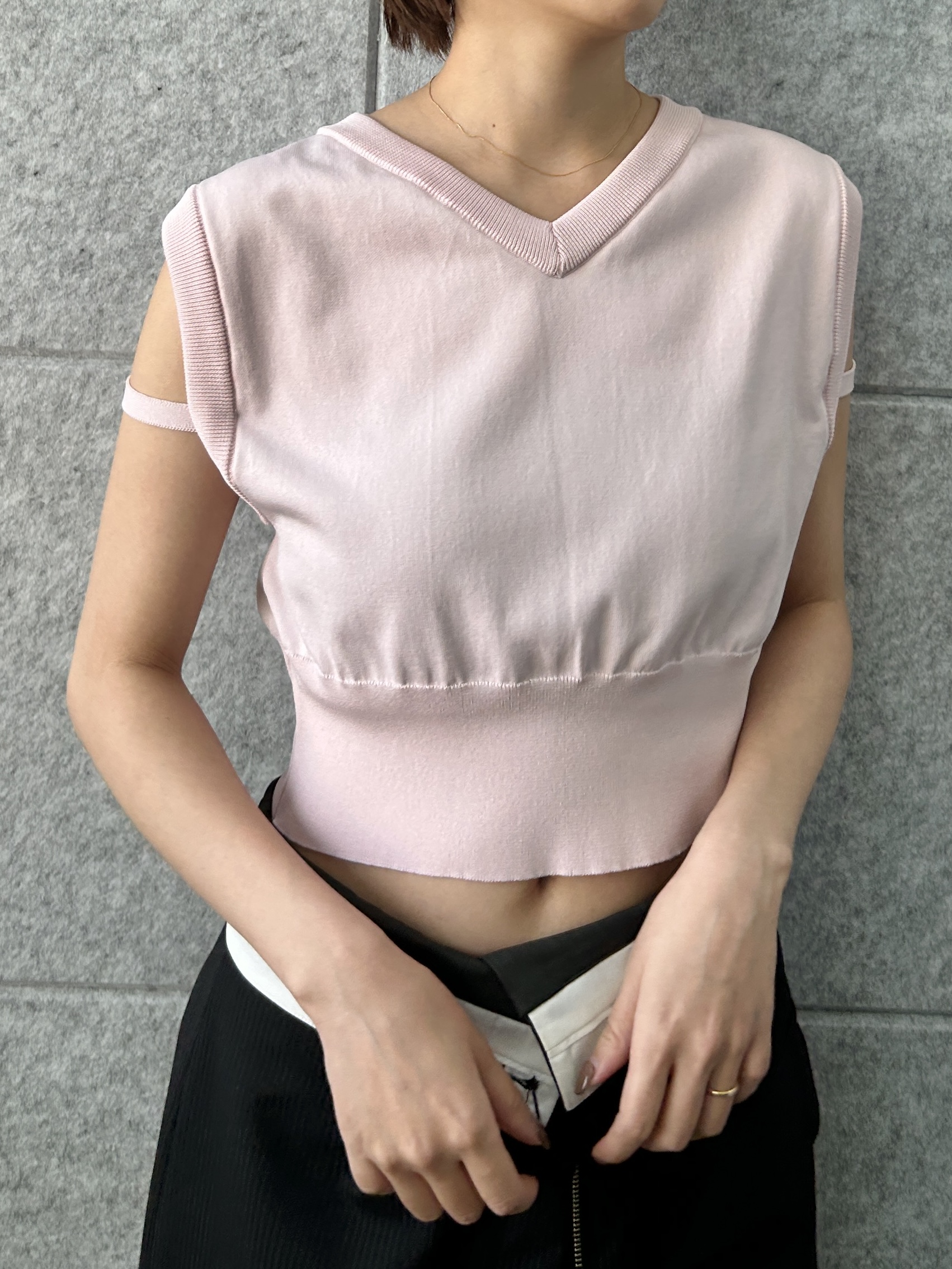 harunaさんの「CODE A｜design short vest」を使ったコーディネート