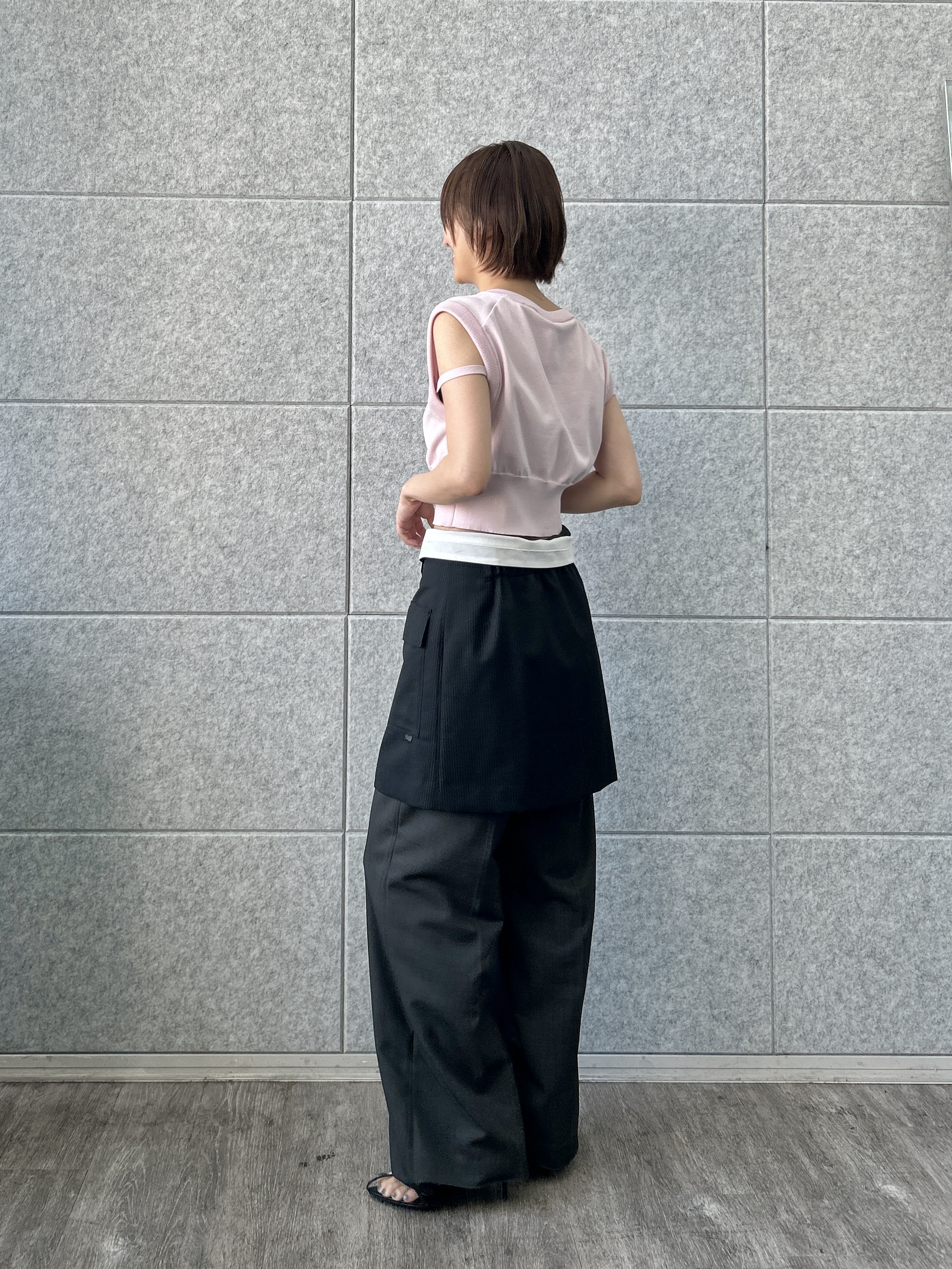 harunaさんの「CODE A｜design short vest」を使ったコーディネート