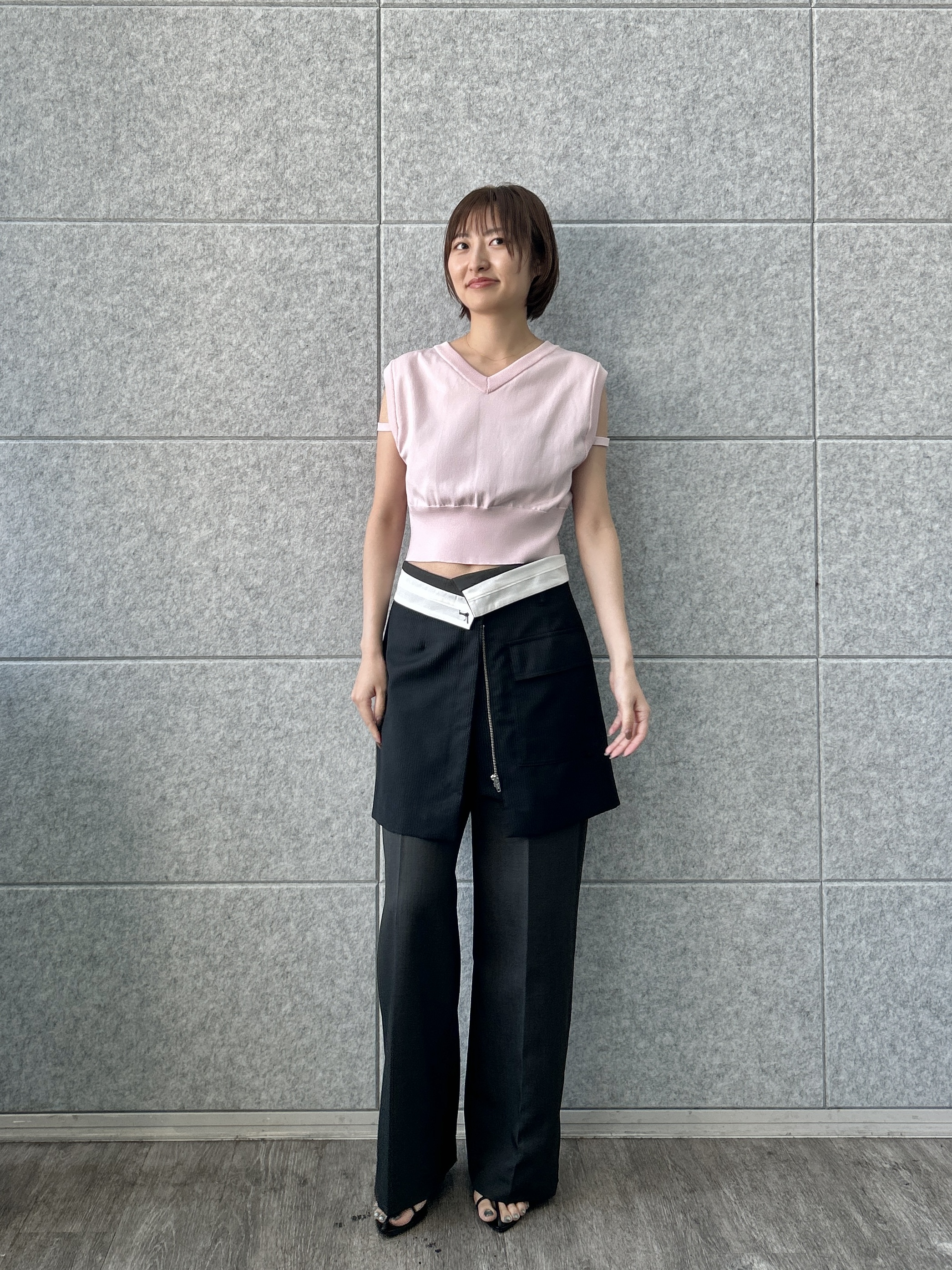 harunaさんの「CODE A｜design short vest」を使ったコーディネート