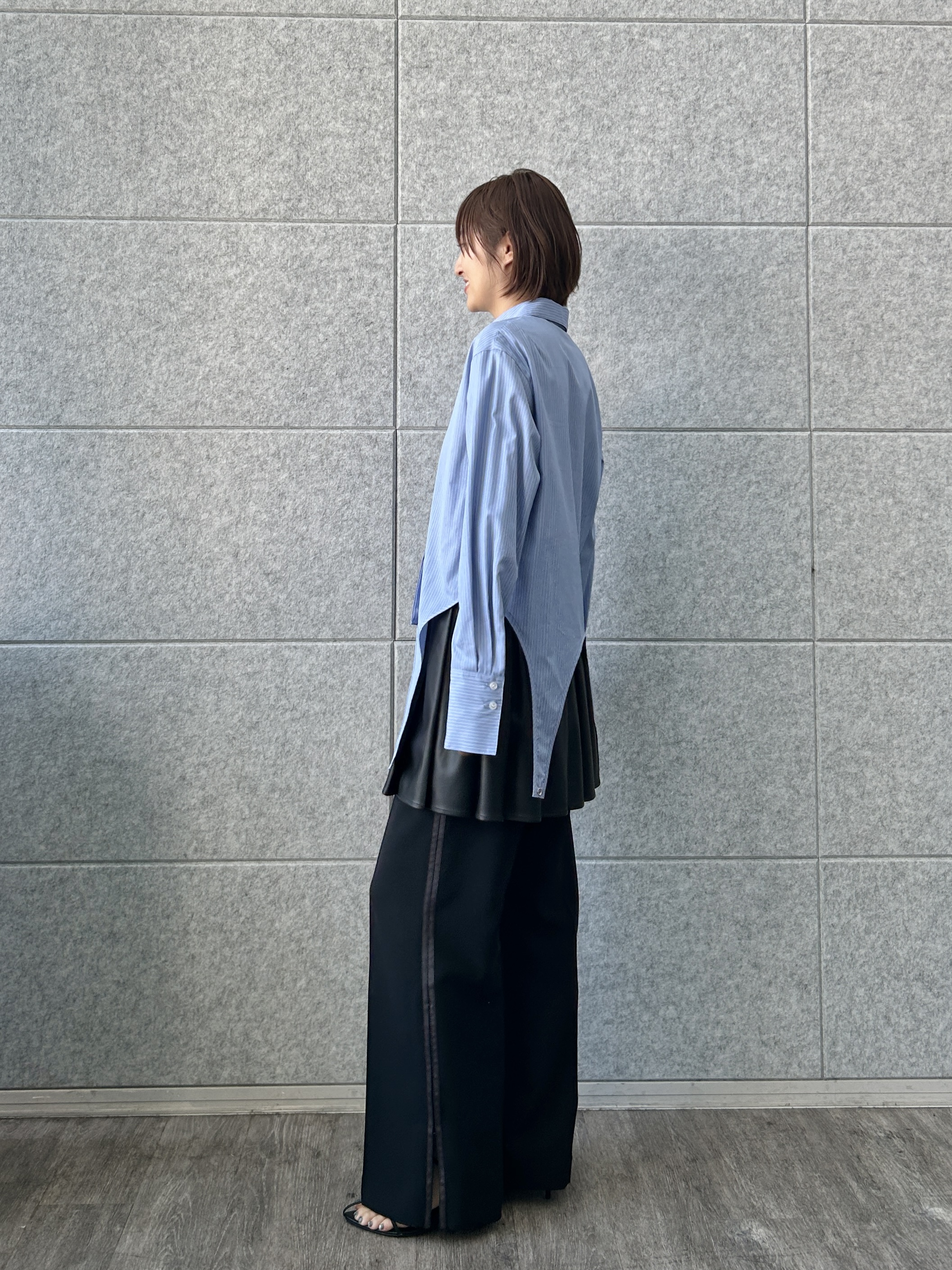 harunaさんの「CODE A｜flap detail stripe shirt」を使ったコーディネート