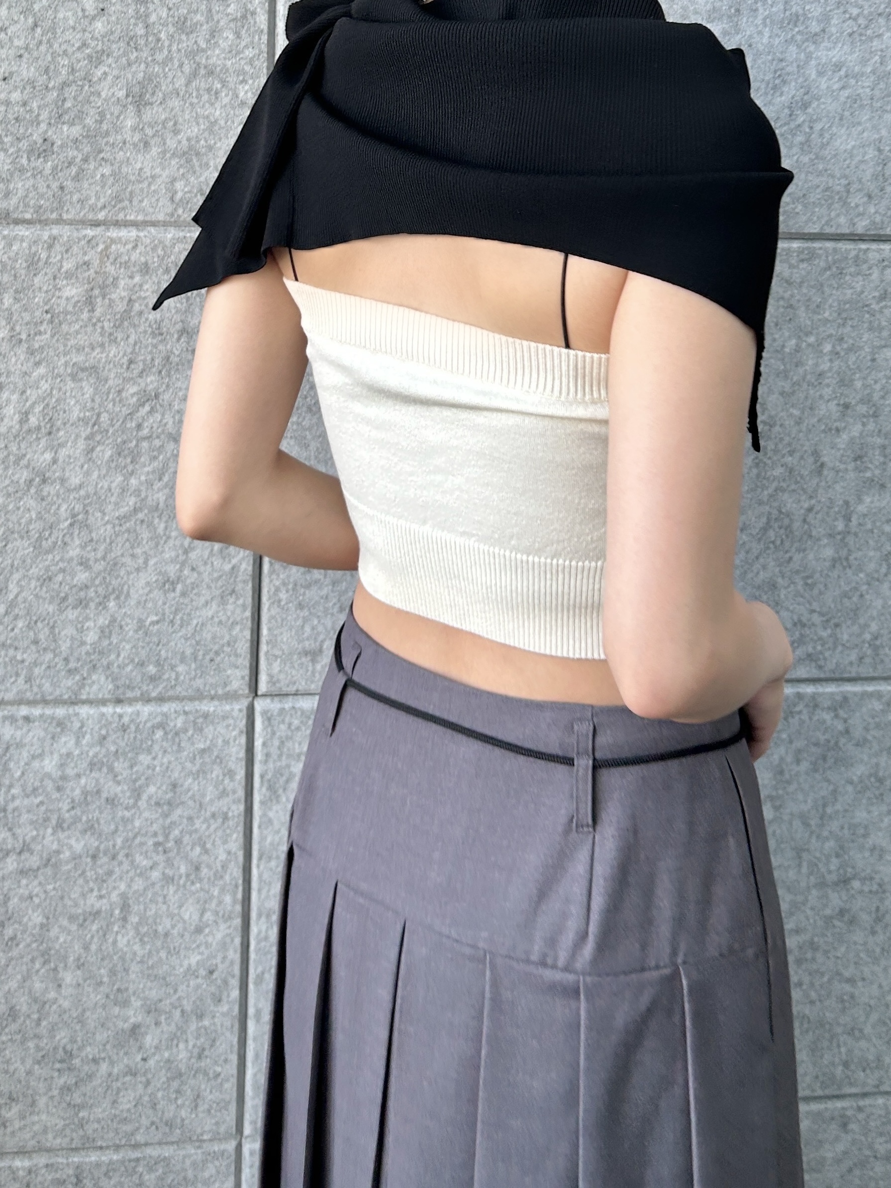 harunaさんの「CODE A｜soft pleated midi skirt」を使ったコーディネート