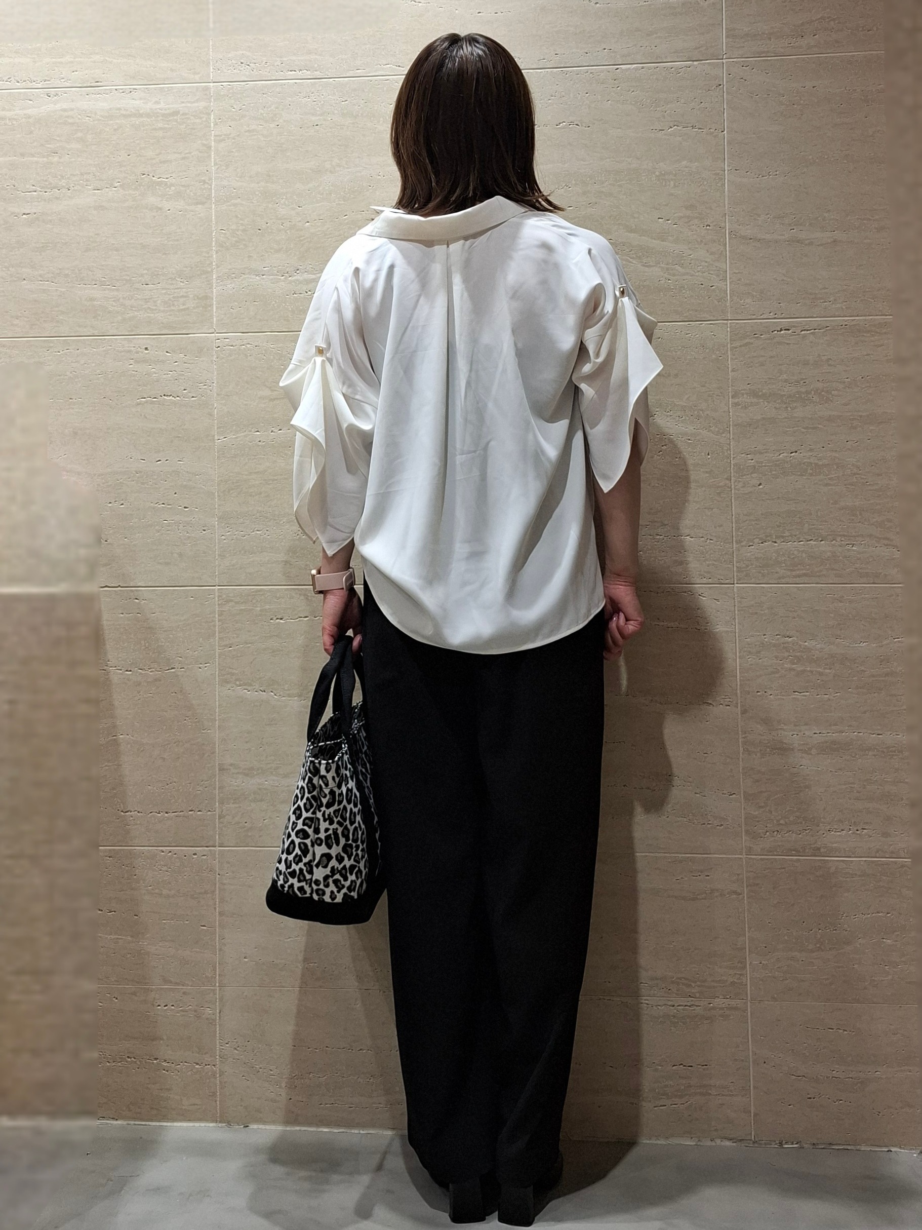 かほさんの「OPAQUE.CLIP｜【UV／接触冷感／吸水速乾／】タックスリーブスキッパーブラウス《洗濯機OK》」を使ったコーディネート
