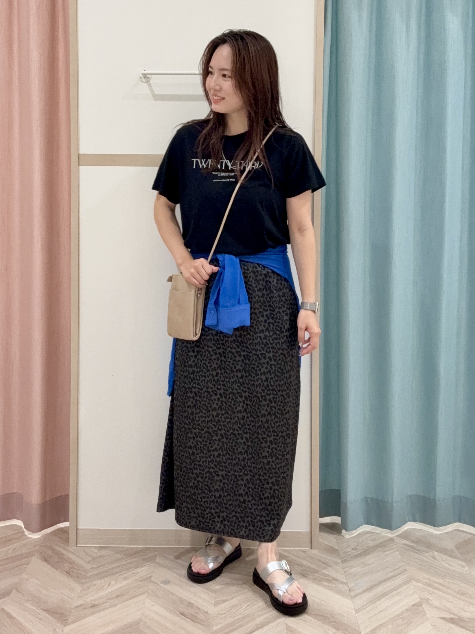 kさんの「SHOO･LA･RUE｜【S-LL/洗濯機可】大人のベーシックカラープリントTシャツ」を使ったコーディネート