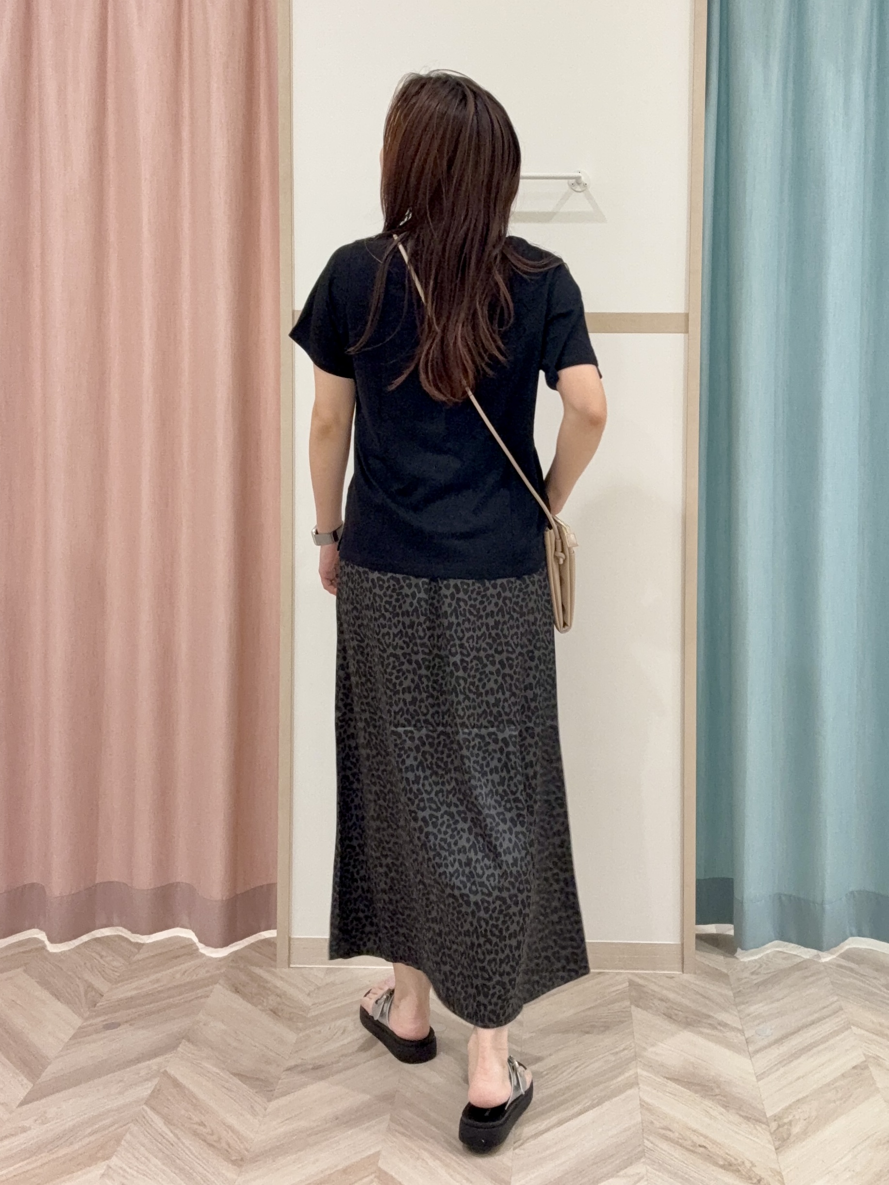 kさんの「SHOO･LA･RUE｜【S-LL/洗濯機可】大人のベーシックカラープリントTシャツ」を使ったコーディネート