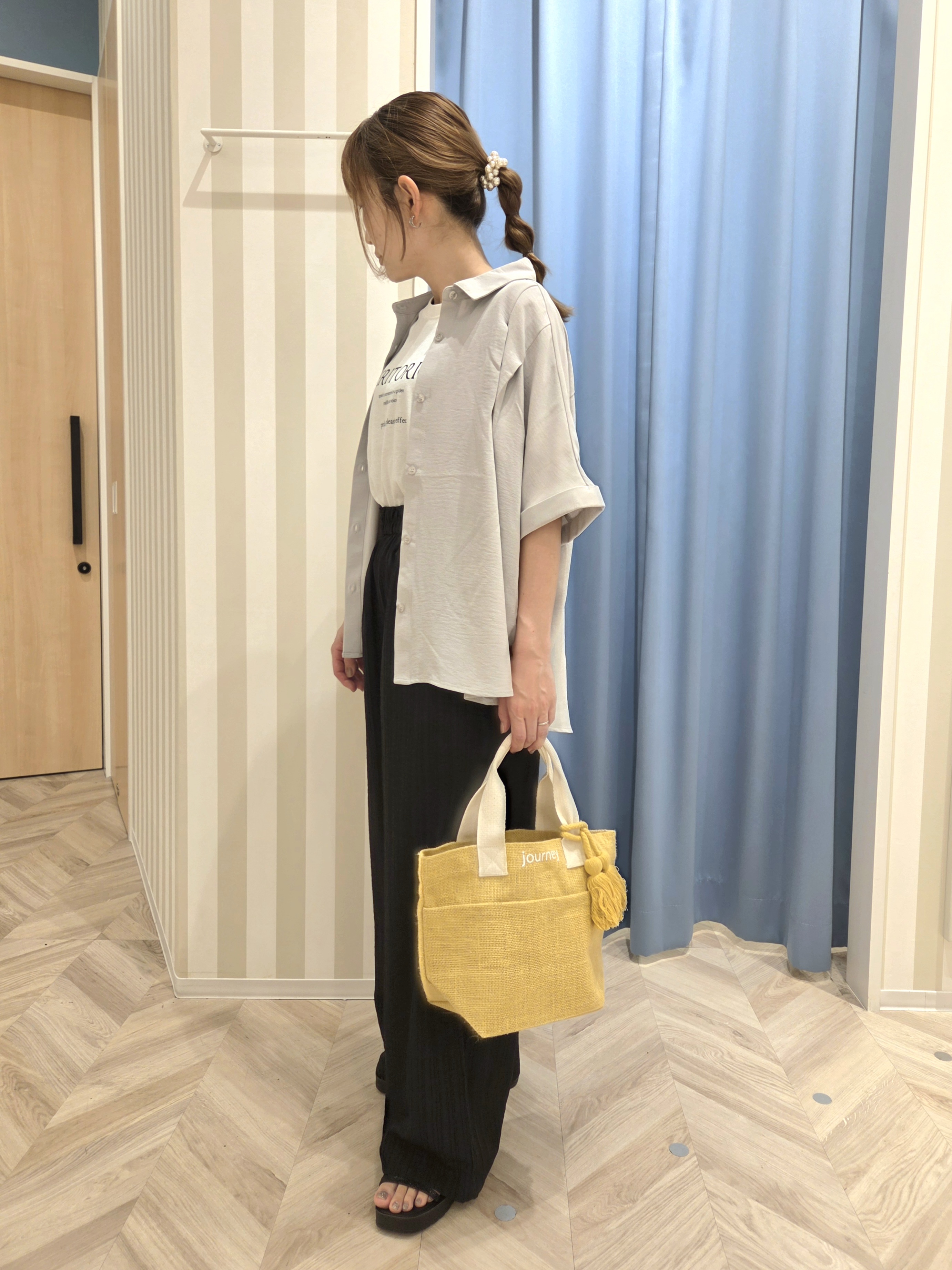 Ikumiさんの「SHOO･LA･RUE｜【洗濯後しわになりにくい/体型カバー】二の腕も隠せる　お袖ロールアップ半袖シャツ」を使ったコーディネート