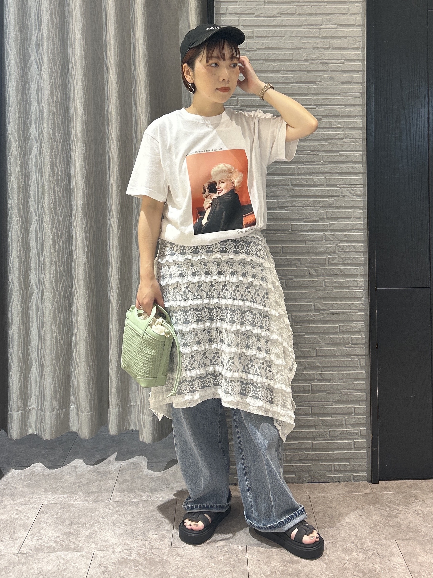 ga_riさんの「THE SHOP TK｜別注マリリン・モンロー / グラフィック半袖Tシャツ」を使ったコーディネート