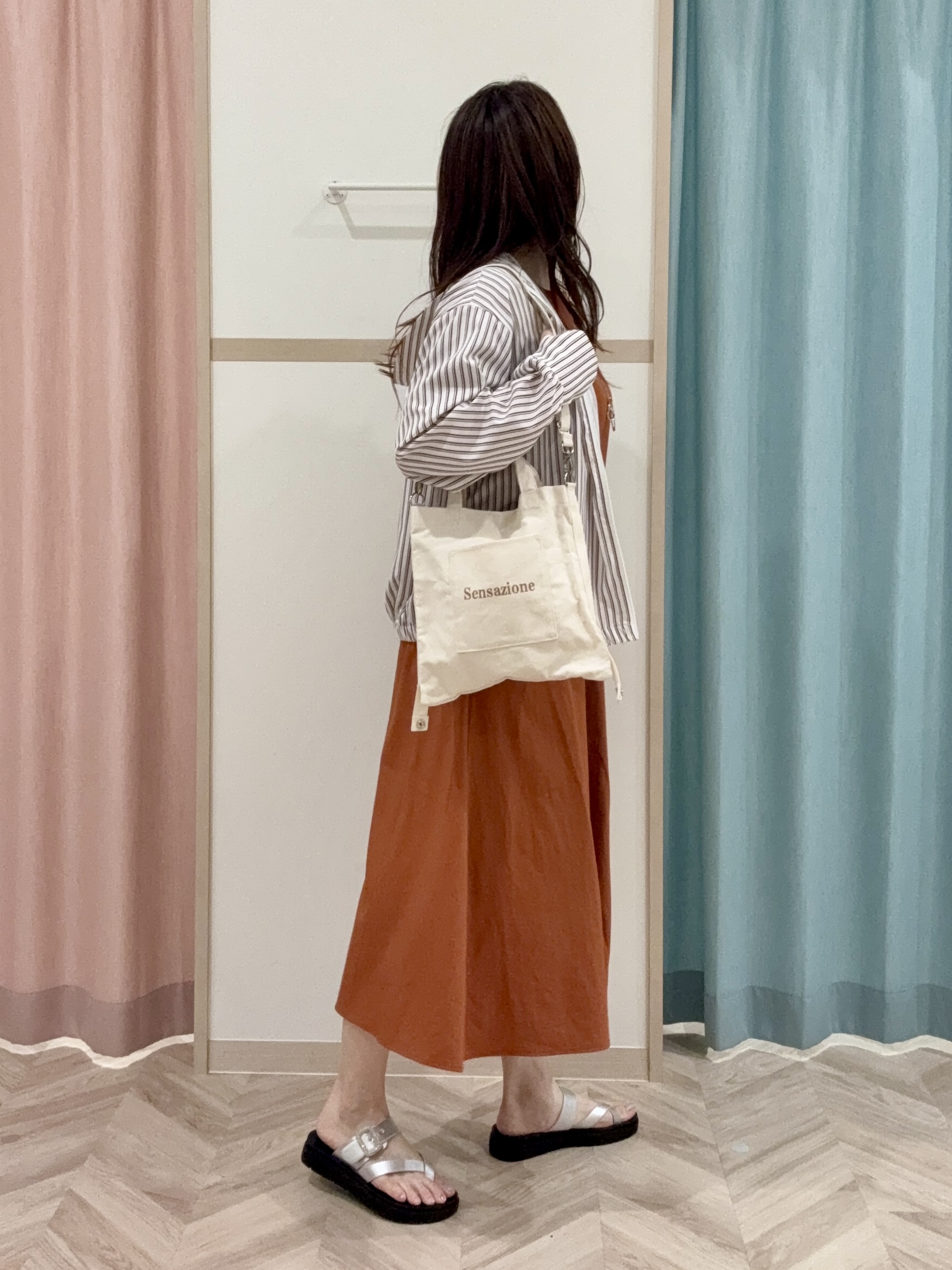 kさんの「SHOO･LA･RUE｜【洗濯後しわになりにくい/S-LL】お顔も手の甲もしっかりカバー　日よけ・指穴付きUVパーカ」を使ったコーディネート