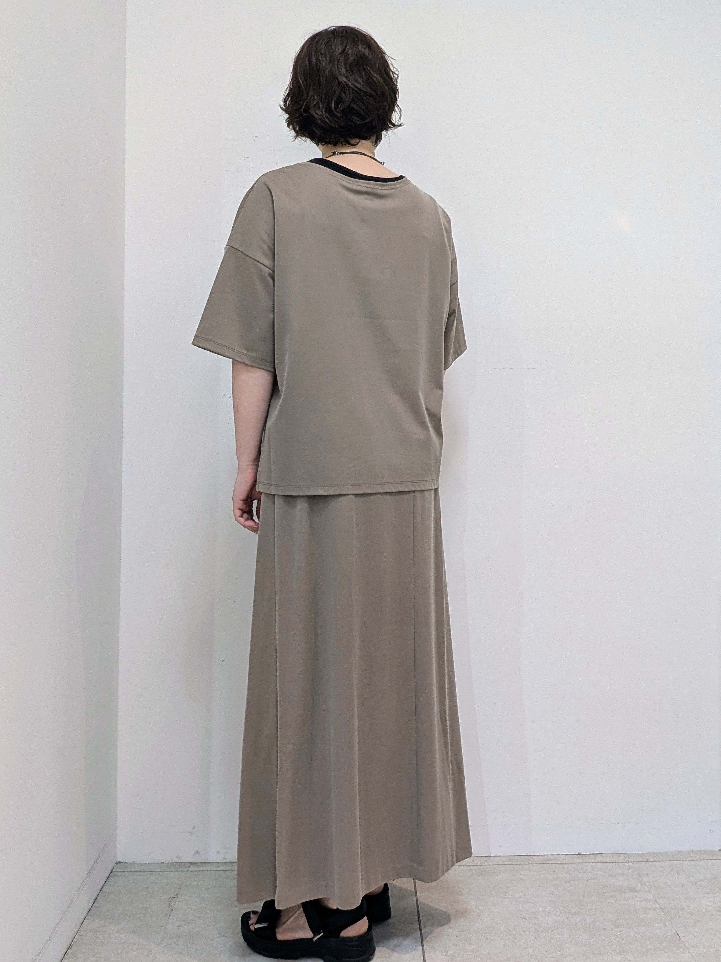 いこさんの「UNTITLED｜【きれいめTシャツ/セットアップ可】ヴィンテージライクプルオーバー」を使ったコーディネート