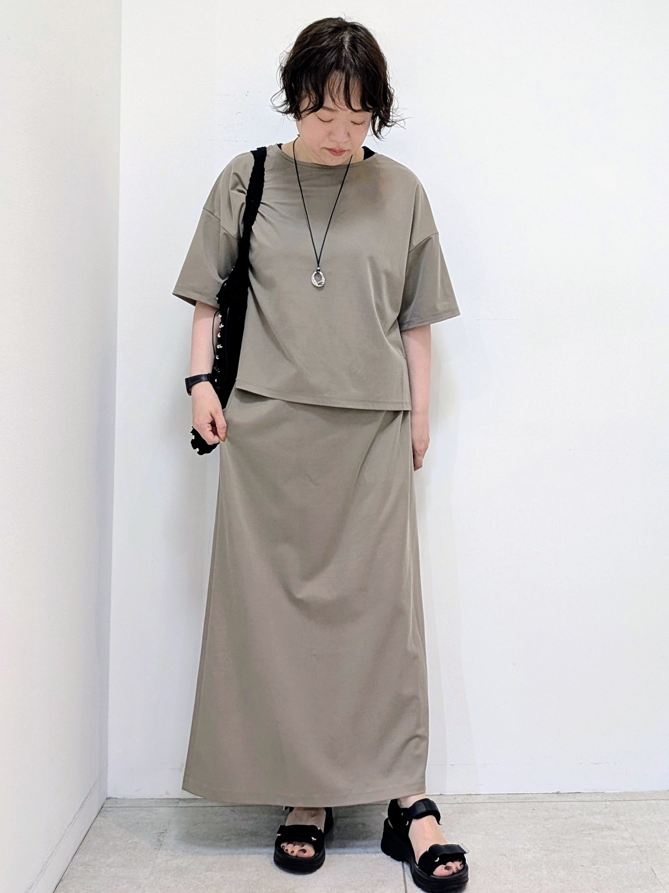 いこさんの「UNTITLED｜【きれいめTシャツ/セットアップ可】ヴィンテージライクプルオーバー」を使ったコーディネート