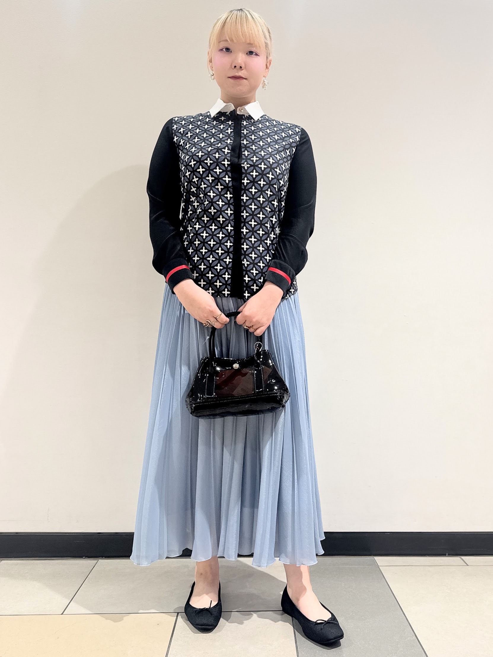 なかもとあきさんの「DRESSTERIOR｜ウォッシャブルブライトシアープリーツスカート」を使ったコーディネート