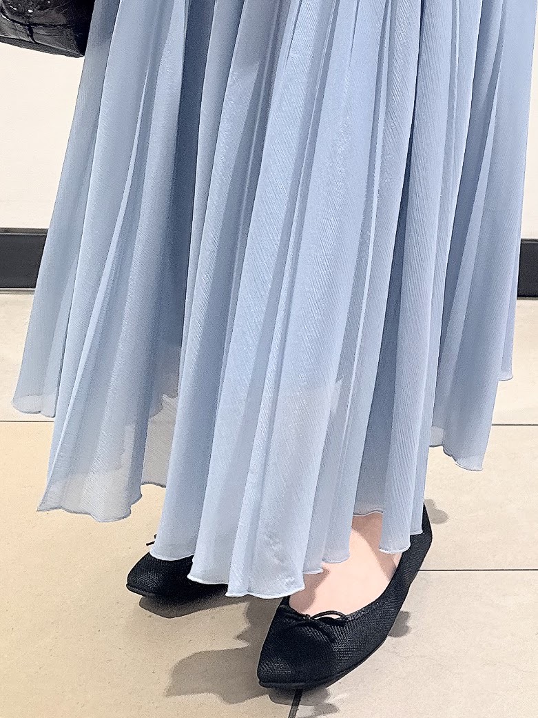 なかもとあきさんの「DRESSTERIOR｜ウォッシャブルブライトシアープリーツスカート」を使ったコーディネート