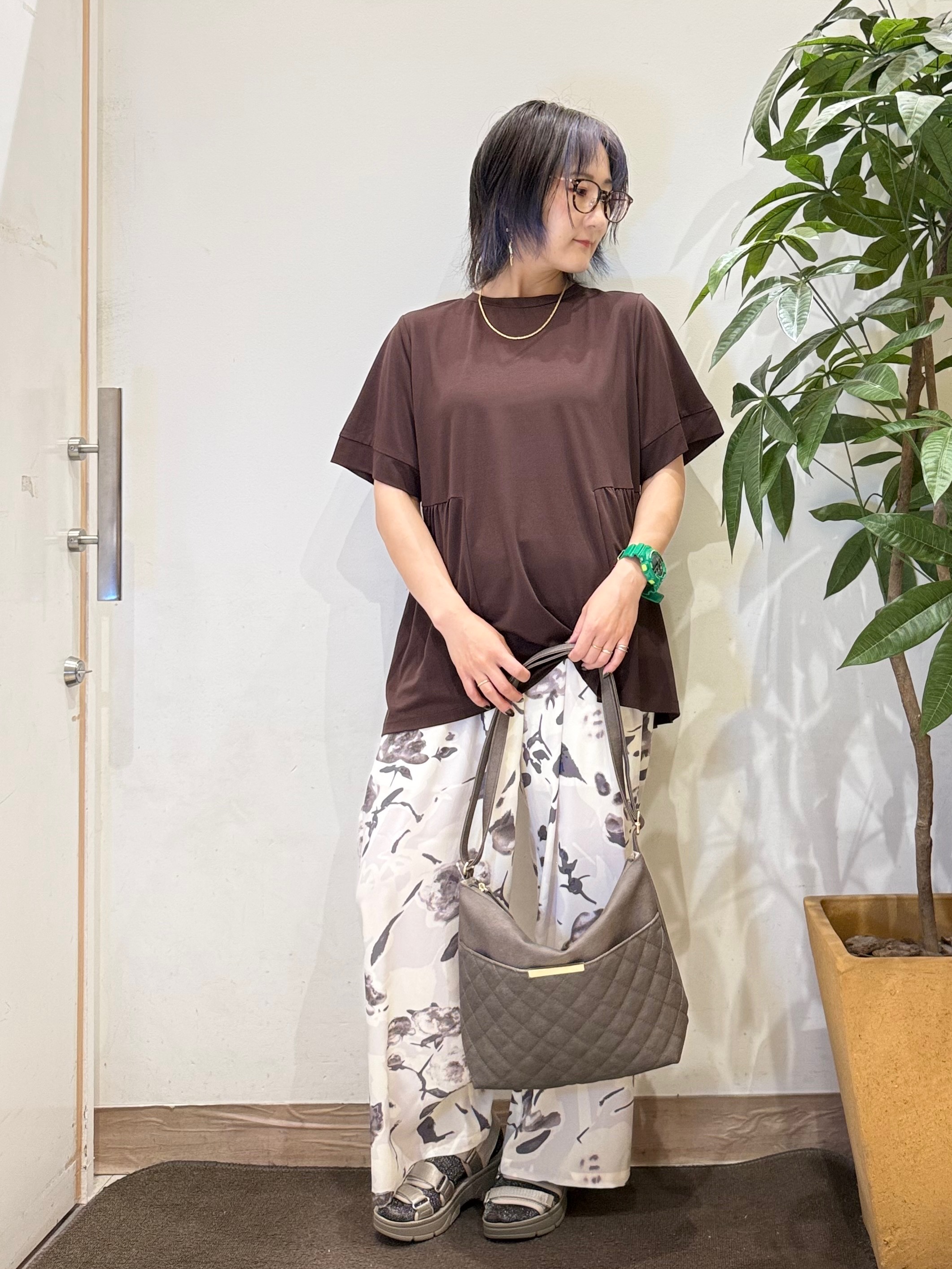 misakiさんの「SHOO･LA･RUE｜【S-LL/洗濯機可/UV】インせず着られる サイドギャザー切替トップス」を使ったコーディネート
