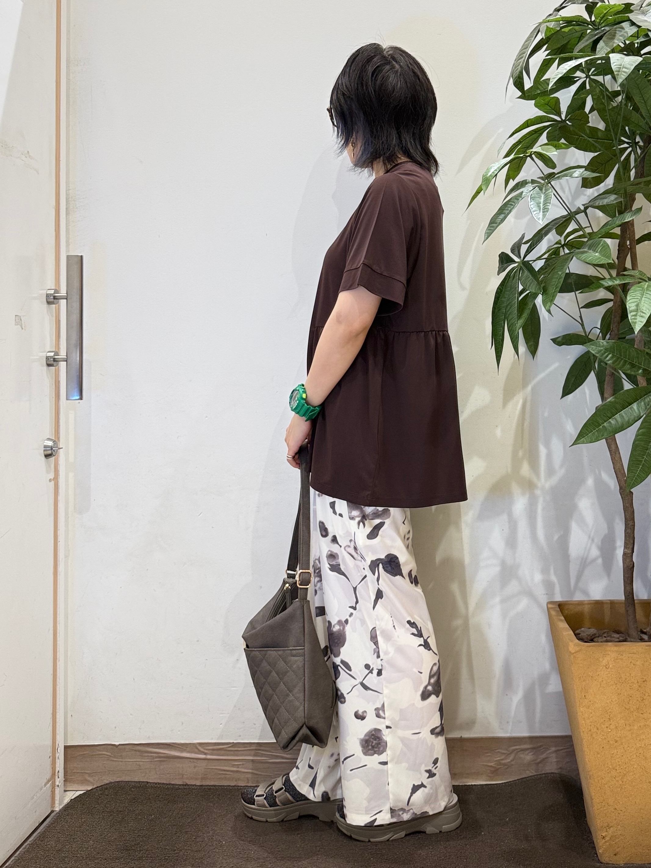misakiさんの「SHOO･LA･RUE｜【S-LL/洗濯機可/UV】インせず着られる サイドギャザー切替トップス」を使ったコーディネート