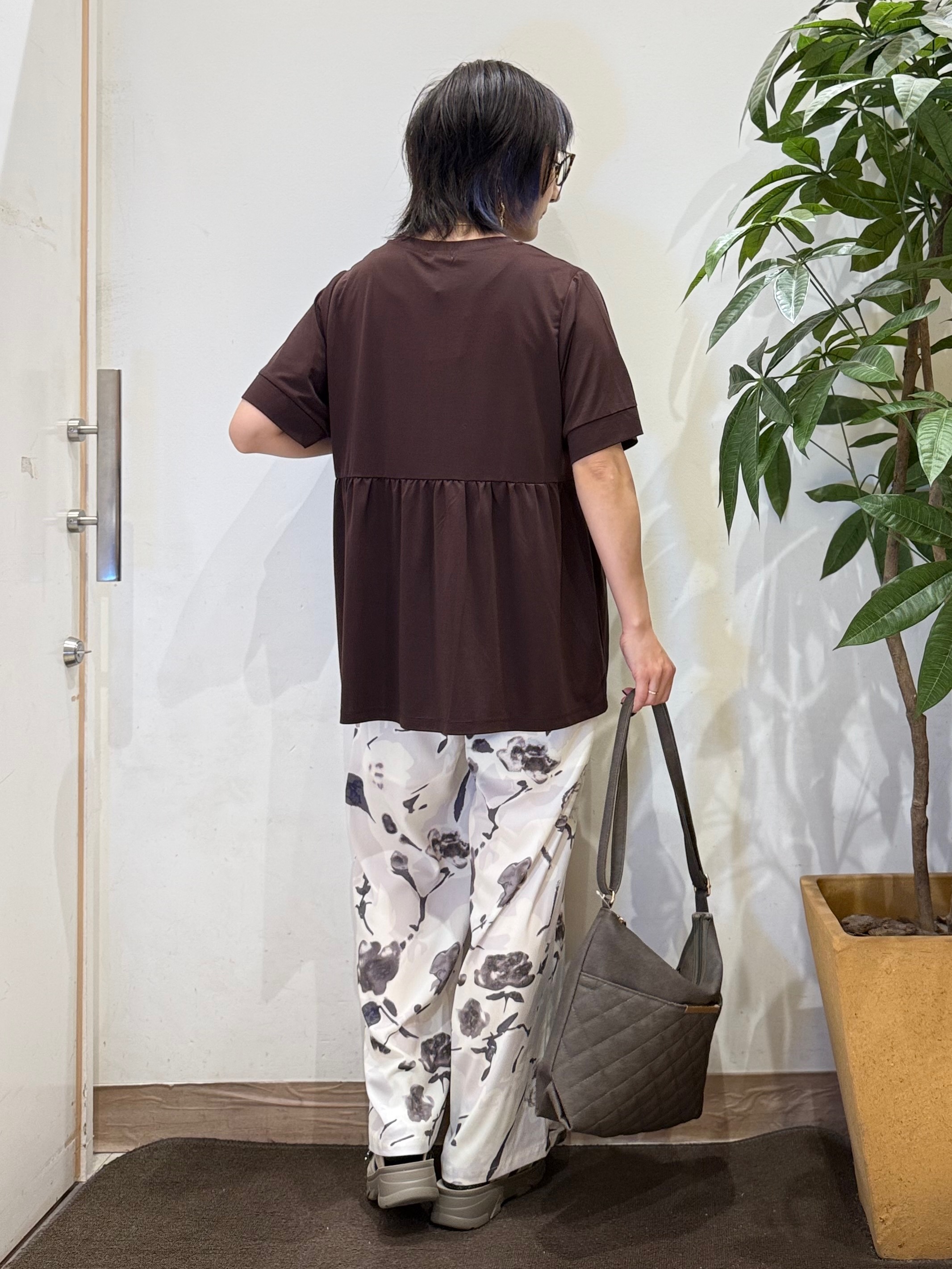 misakiさんの「SHOO･LA･RUE｜【S-LL/洗濯機可/UV】インせず着られる サイドギャザー切替トップス」を使ったコーディネート