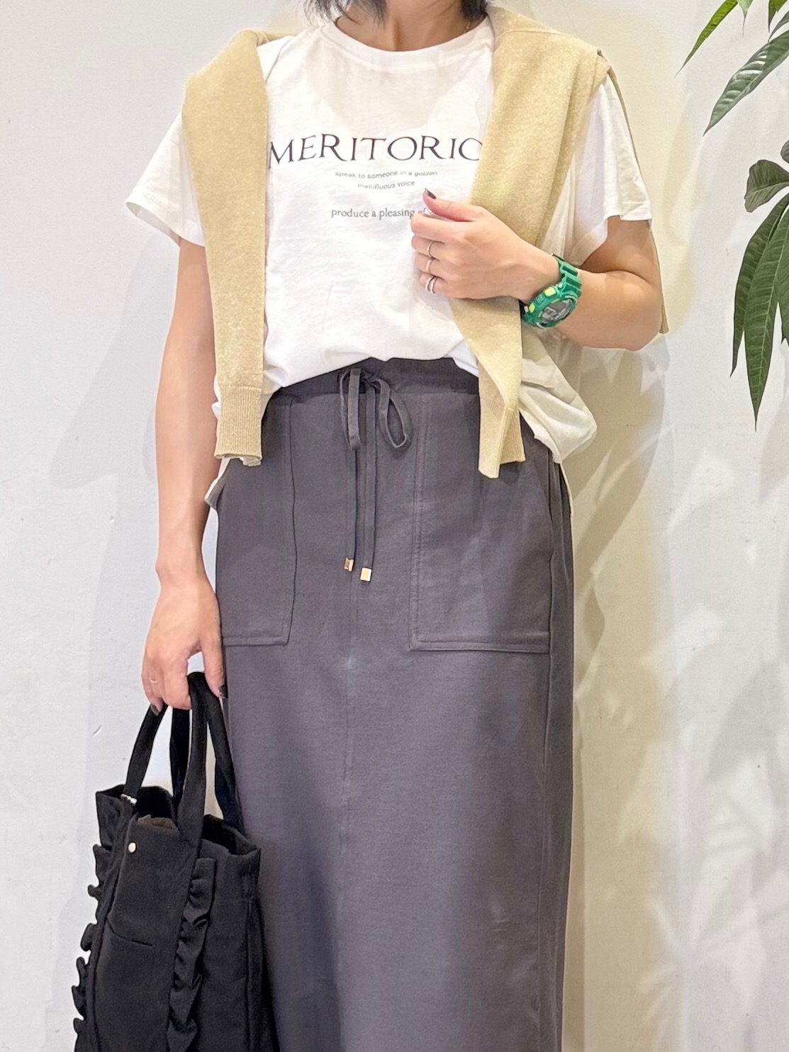misakiさんの「SHOO･LA･RUE｜【通気性〇/洗濯機可/S-LL】シアーラメカーディガン」を使ったコーディネート