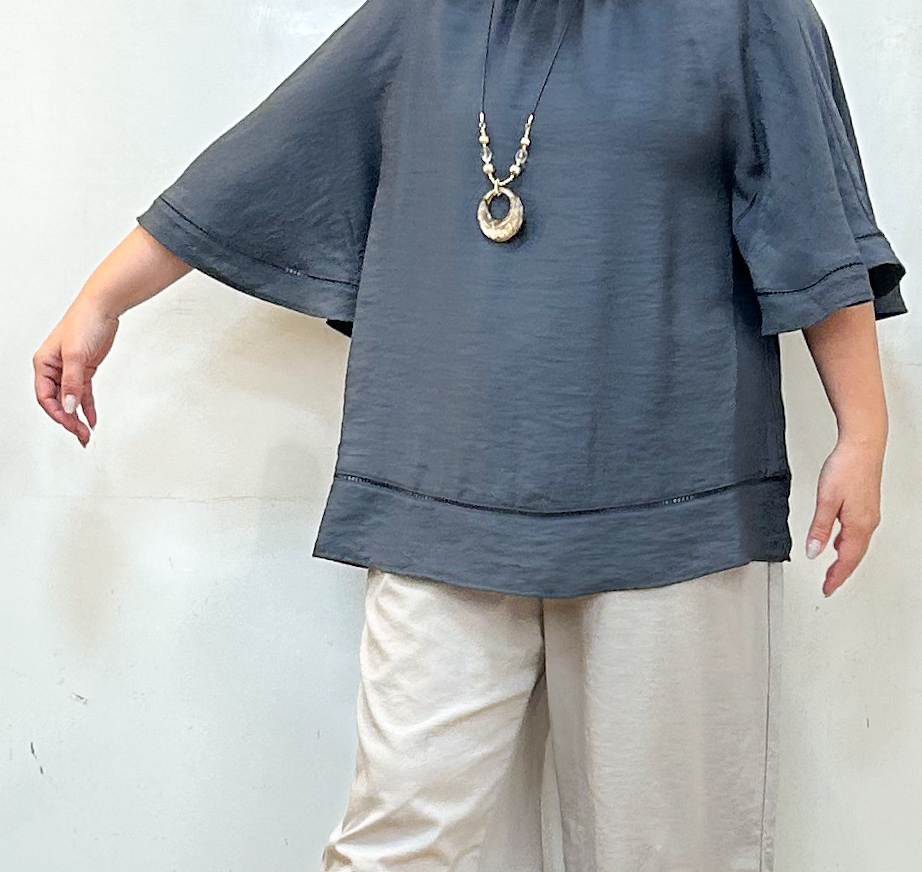haruさんの「SHOO･LA･RUE｜【S-LL/洗濯機可/体型カバー】はしごレースがポイント スラブポンチョ風ブラウス」を使ったコーディネート