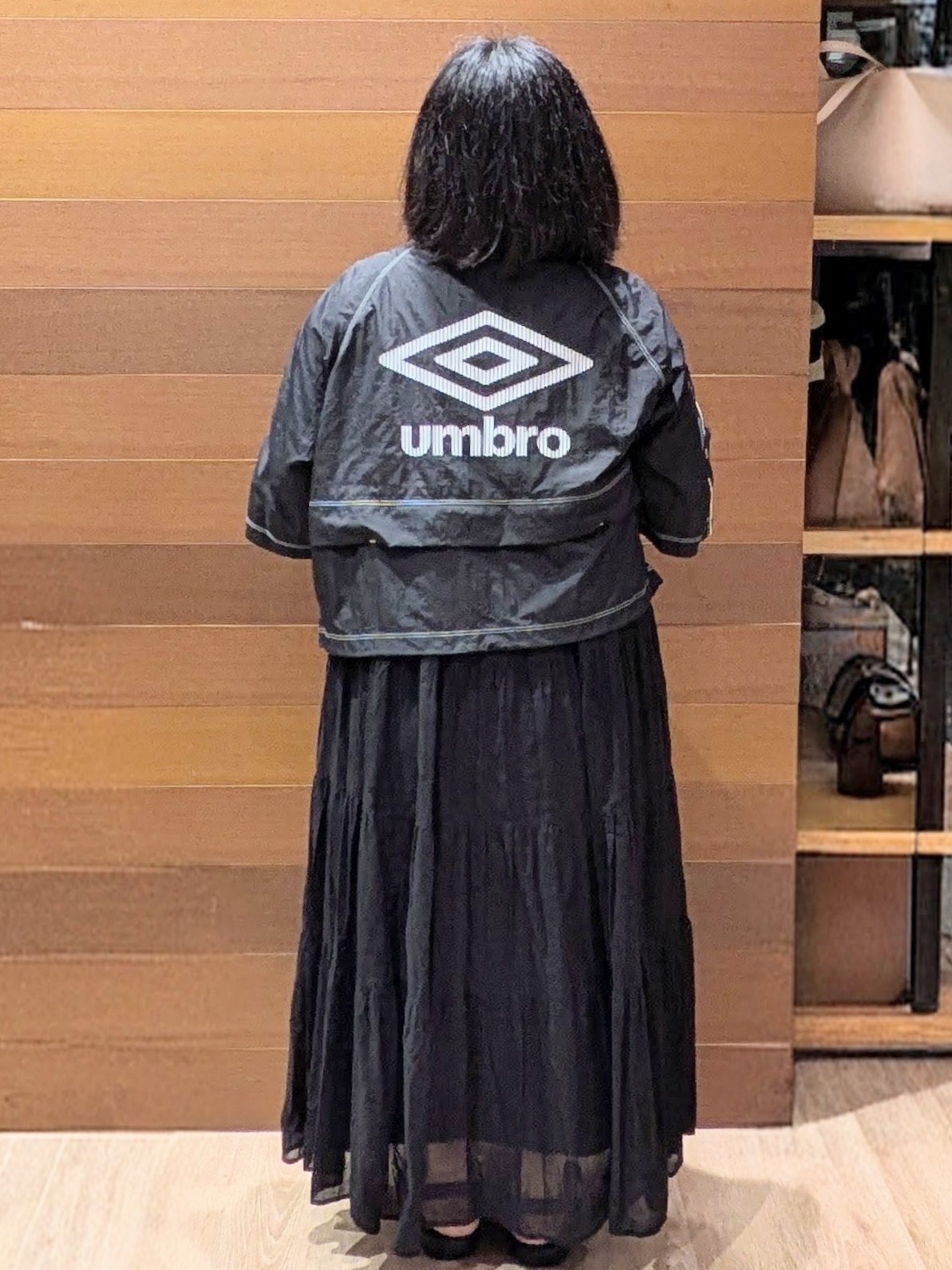 ぽんさんの「OPAQUE.CLIP｜◆【umbro／アンブロ】シアーナイロン5分袖ZIPアップブルゾン」を使ったコーディネート